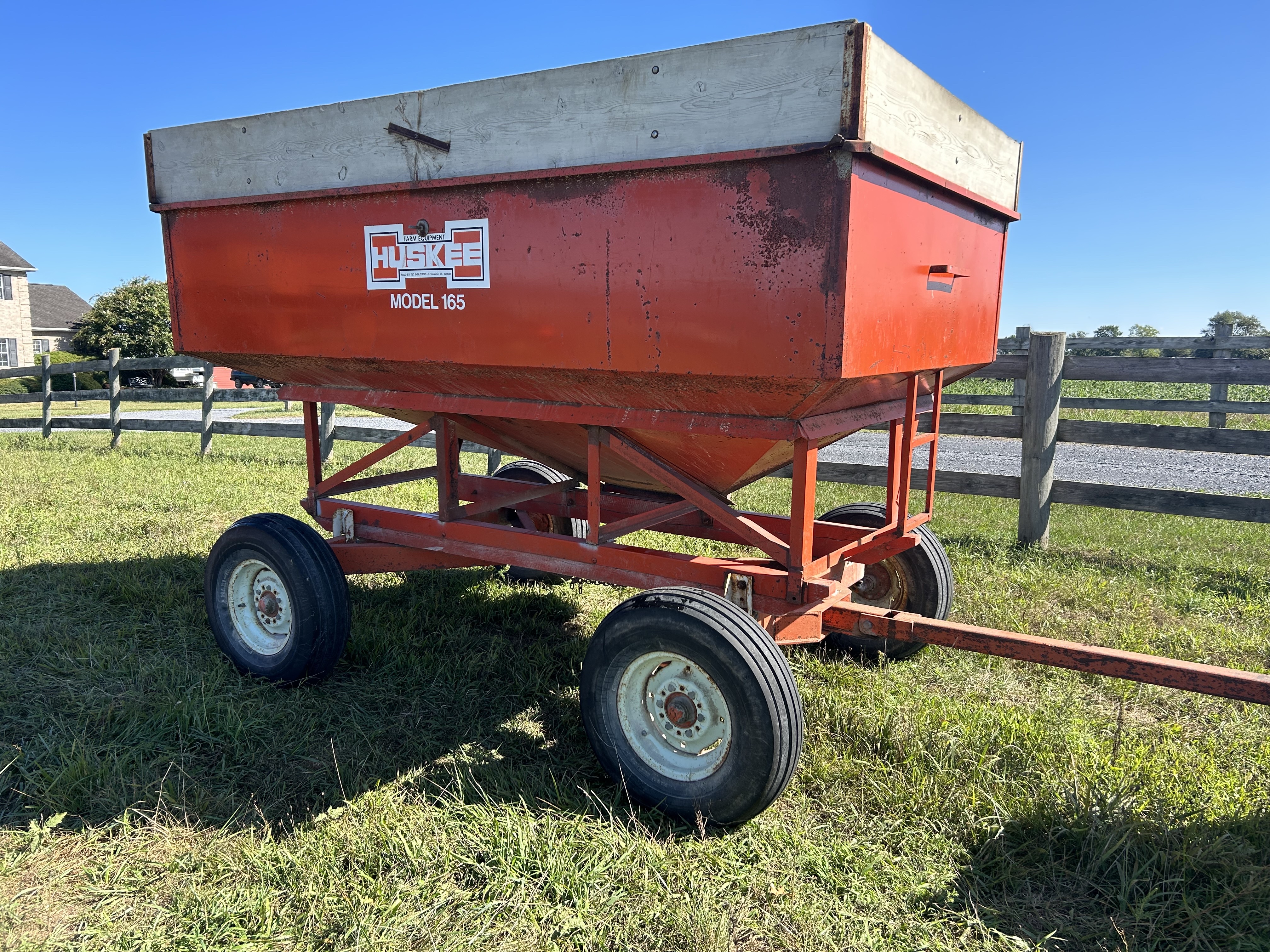  Huskee 165 Gravity Wagon