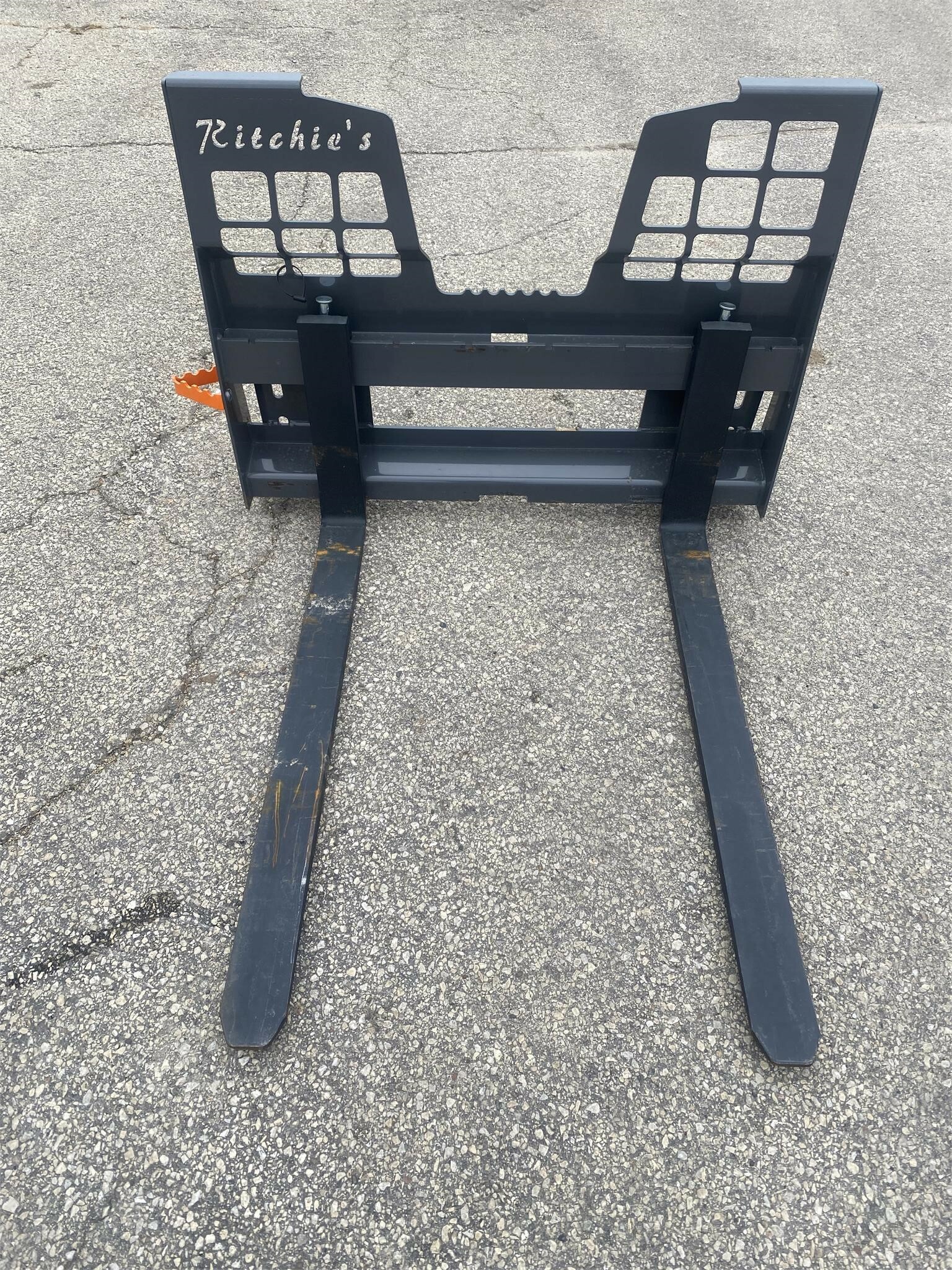  Berlon WTBPFF-48 Loader and Skid Steer Attachment