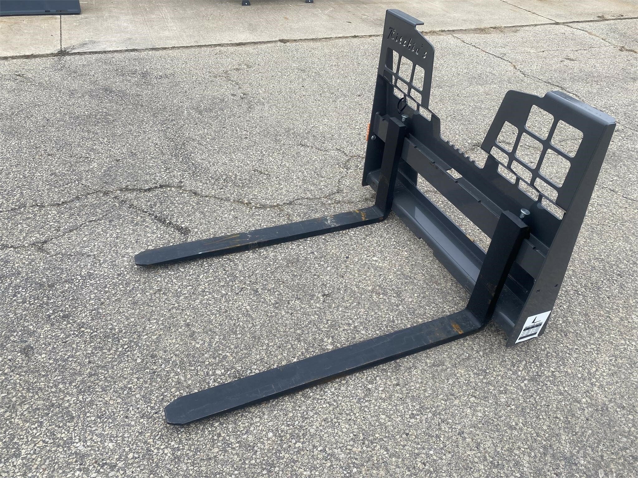  Berlon WTBPFF-48 Loader and Skid Steer Attachment