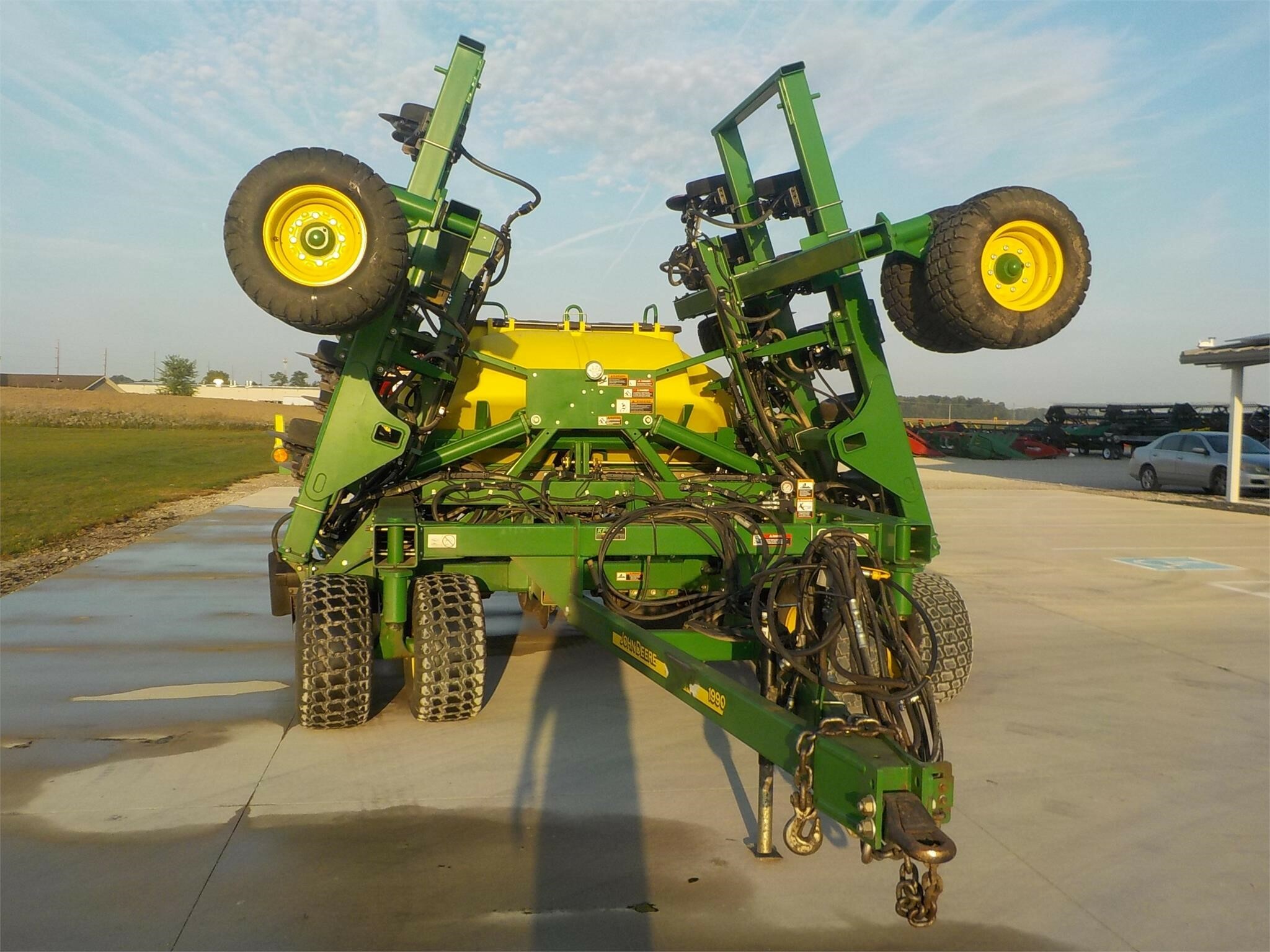 2014 John Deere 1990 Air Seeder 99,900 Machinery Pete