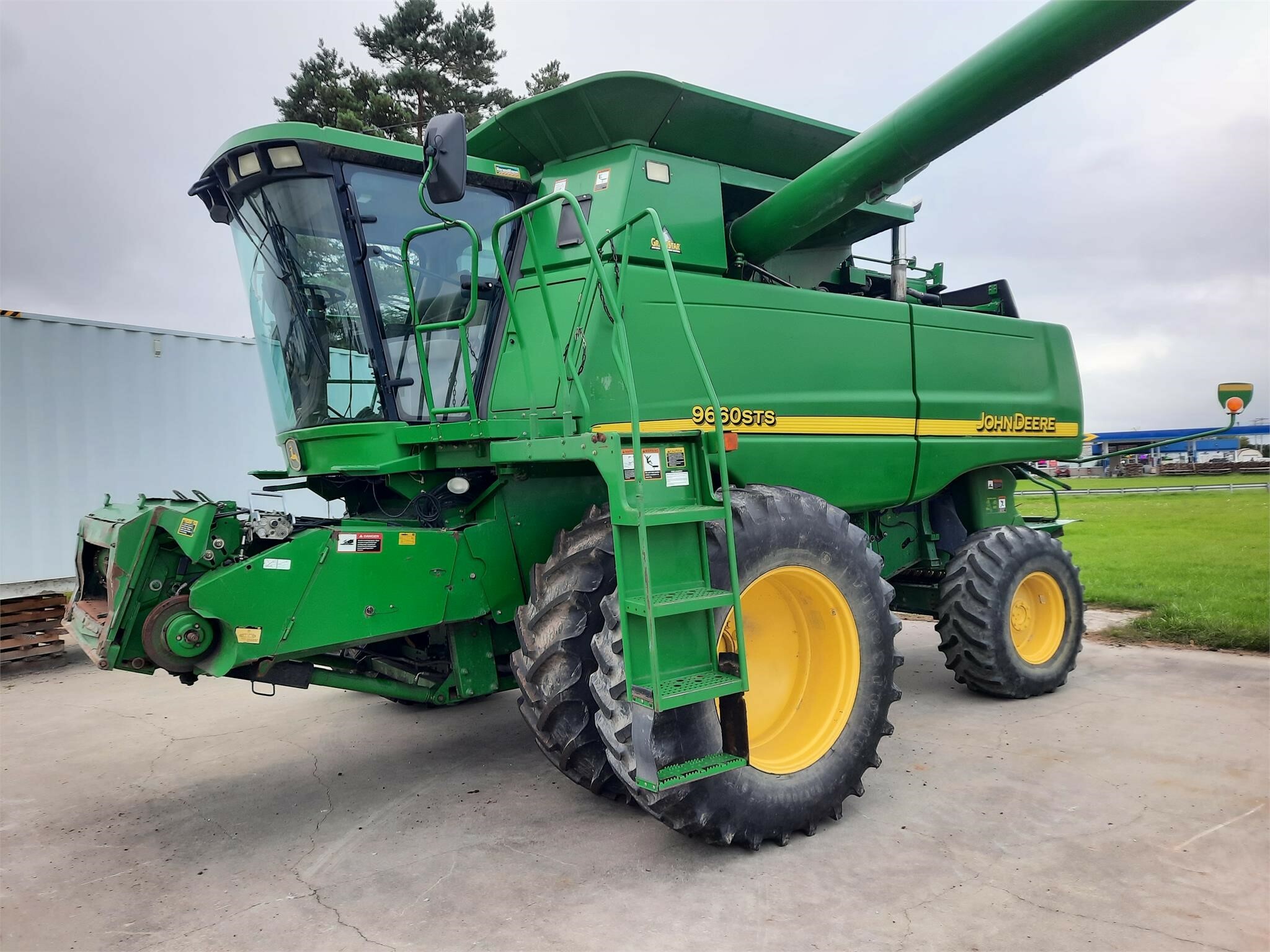 2004 John Deere 9660 STS Combine