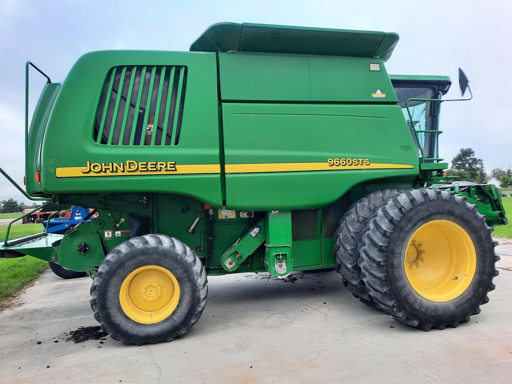 2004 John Deere 9660 STS Combine