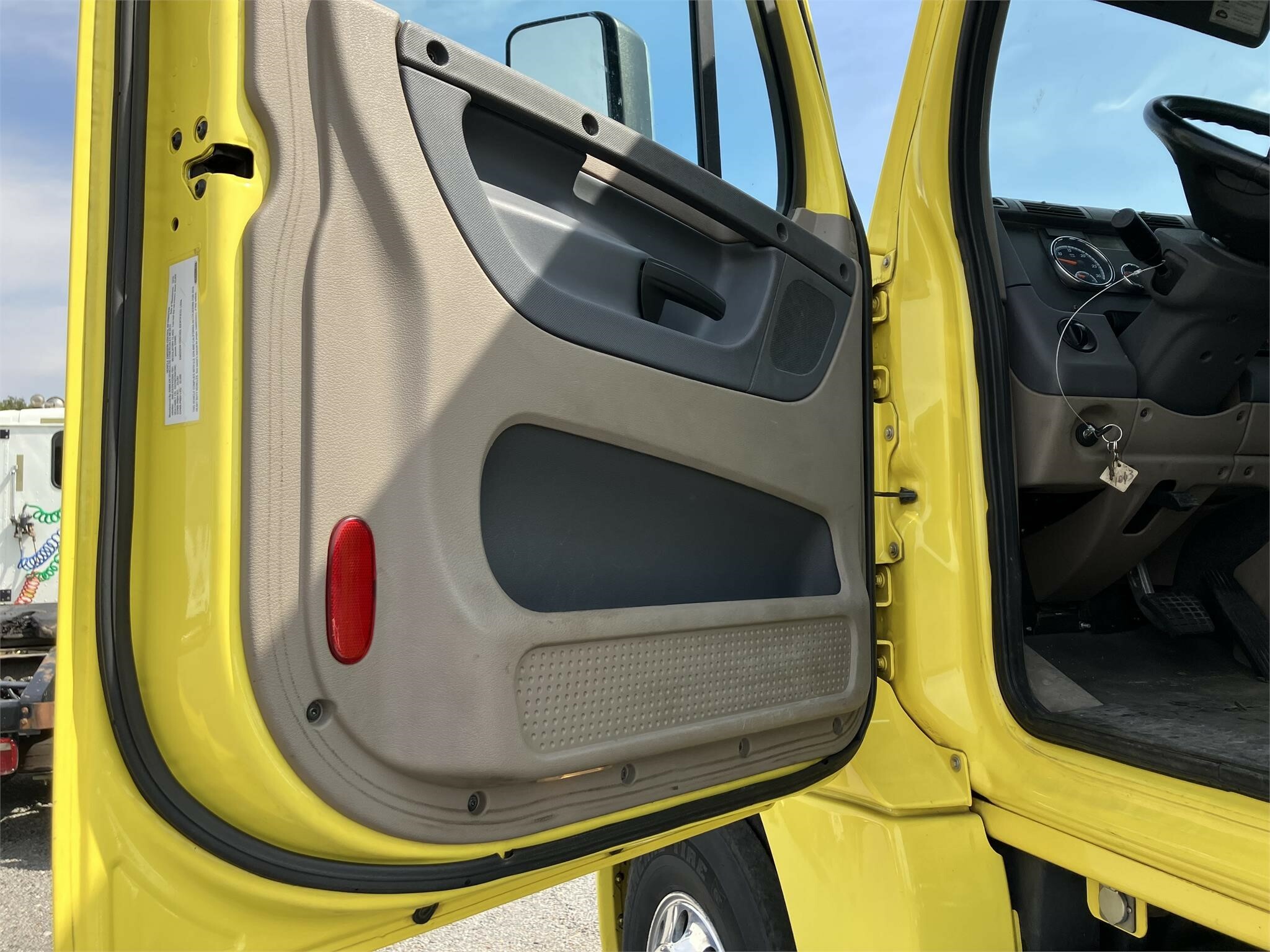 2016 Freightliner Cascadia 125 Semi Trucks/Trailer