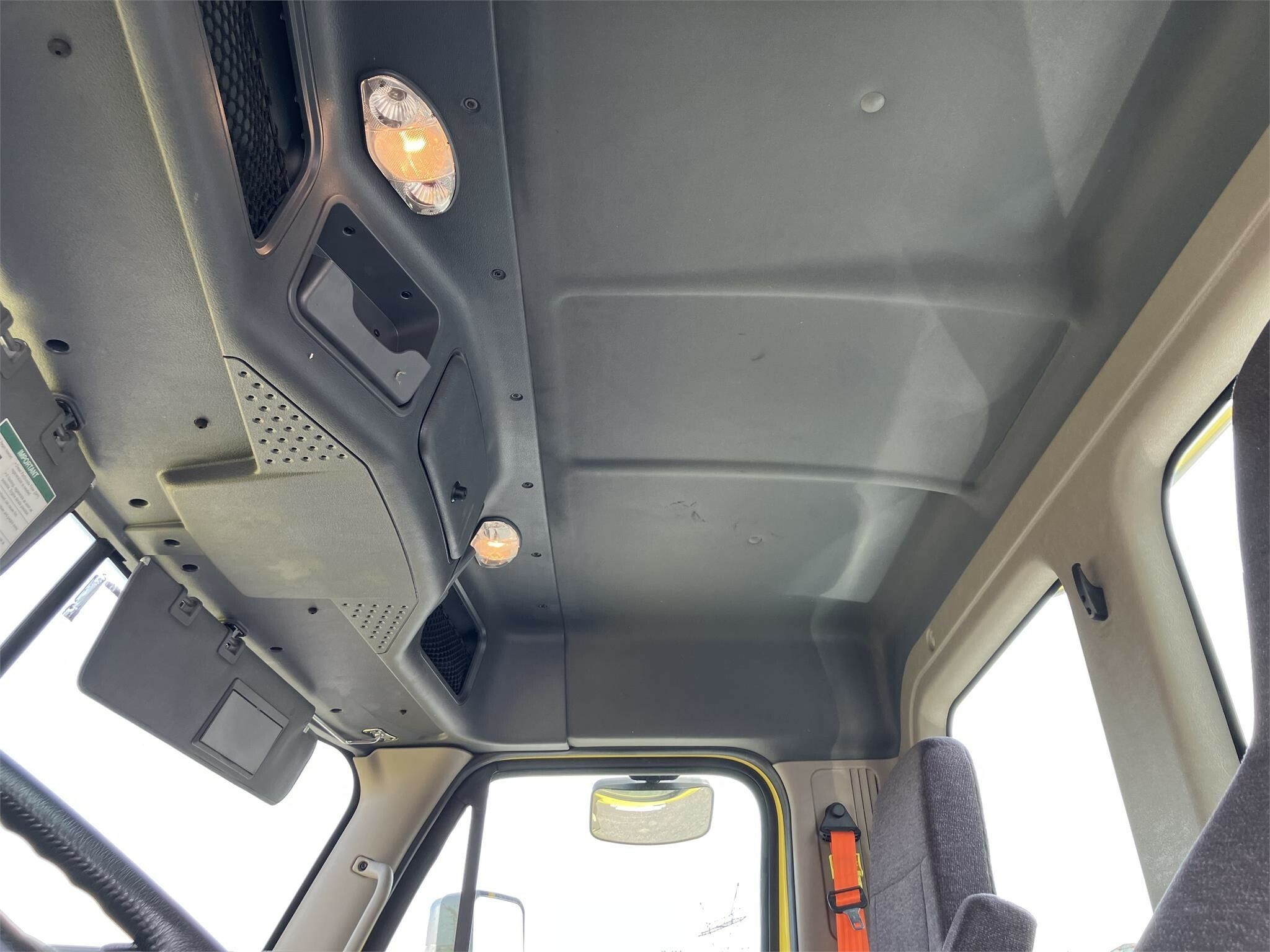 2016 Freightliner Cascadia 125 Semi Trucks/Trailer