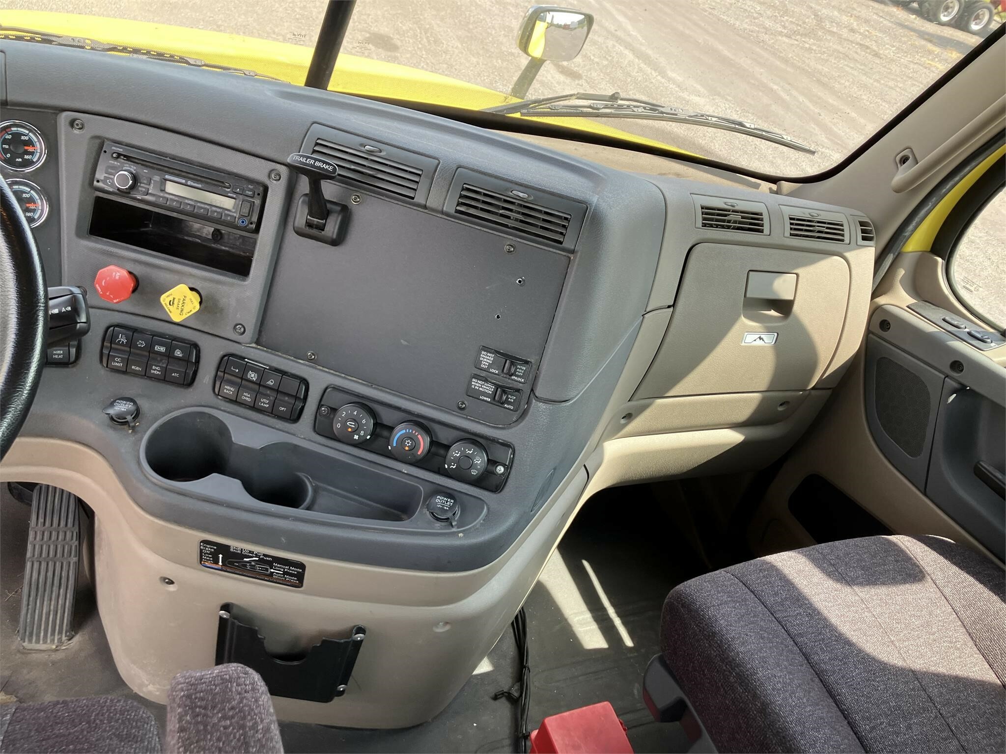 2016 Freightliner Cascadia 125 Semi Trucks/Trailer