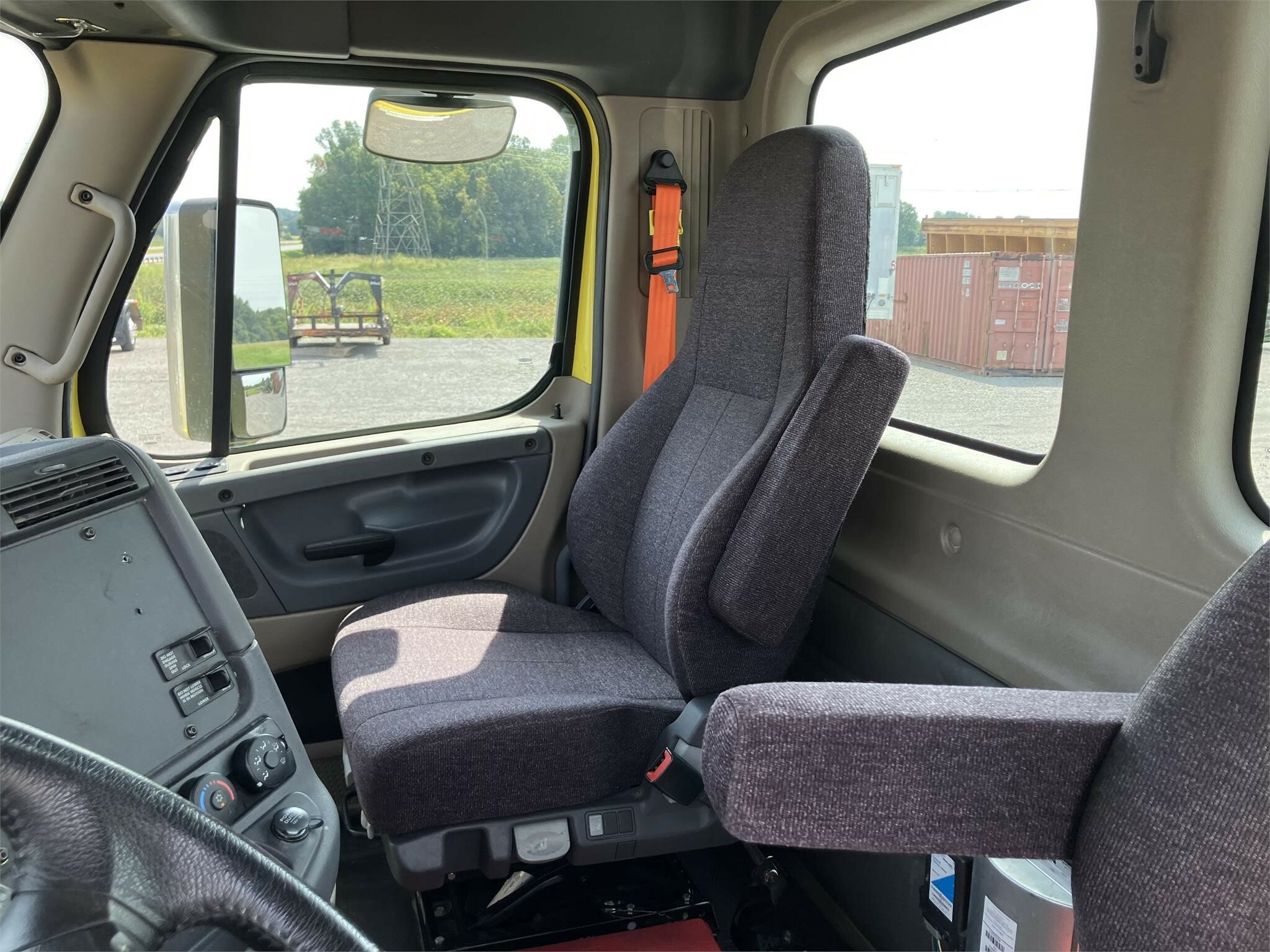 2016 Freightliner Cascadia 125 Semi Trucks/Trailer