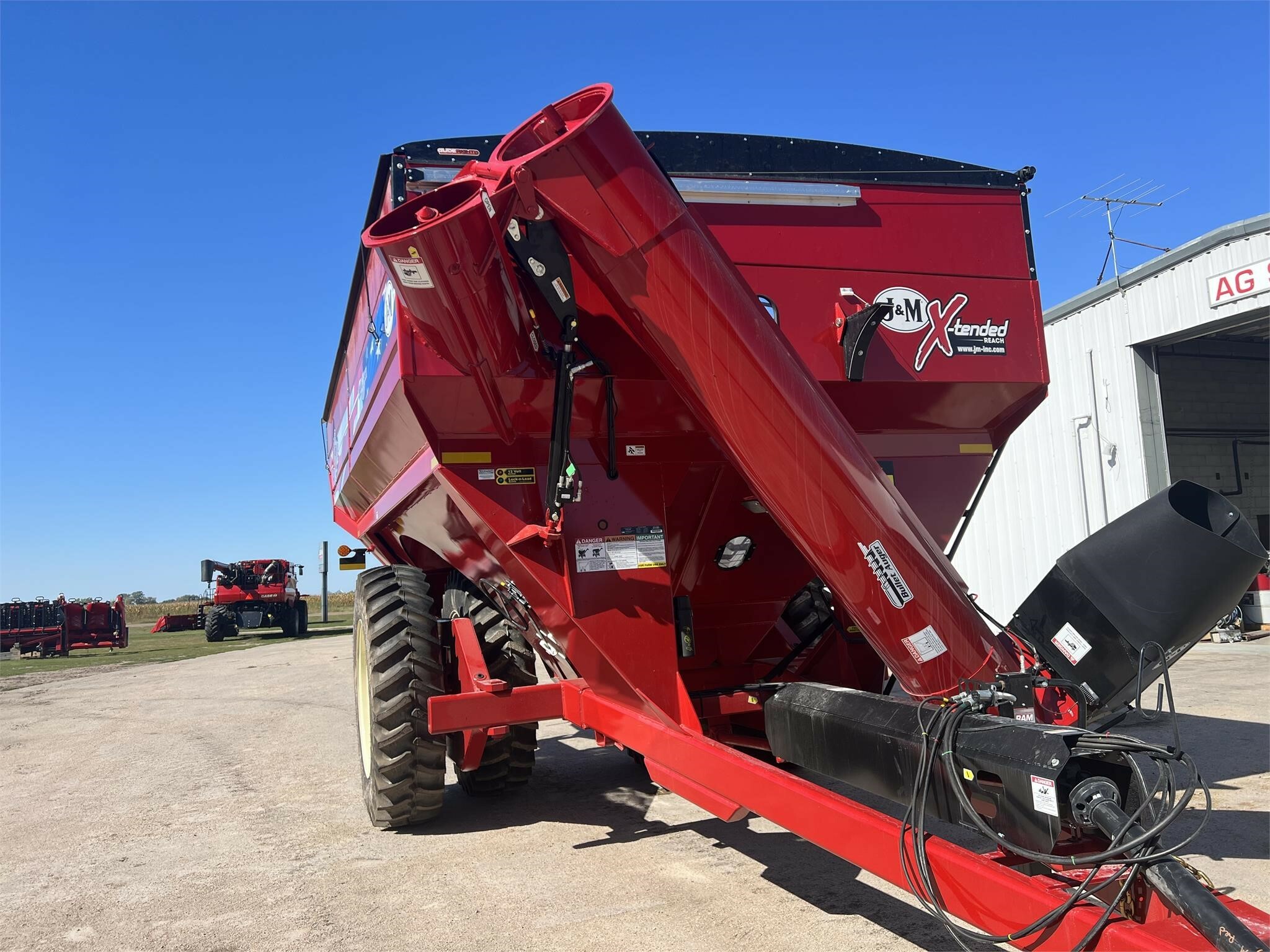 2023 J&M 1112-20D Grain Cart