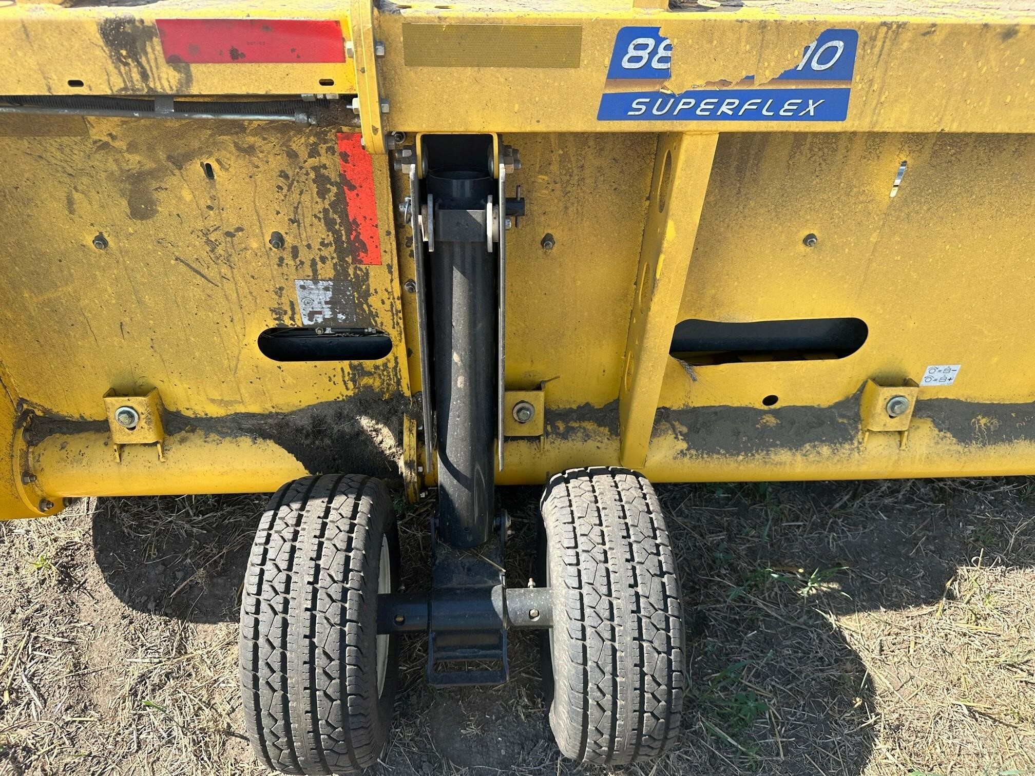 2015 New Holland 880CF-40 Platform