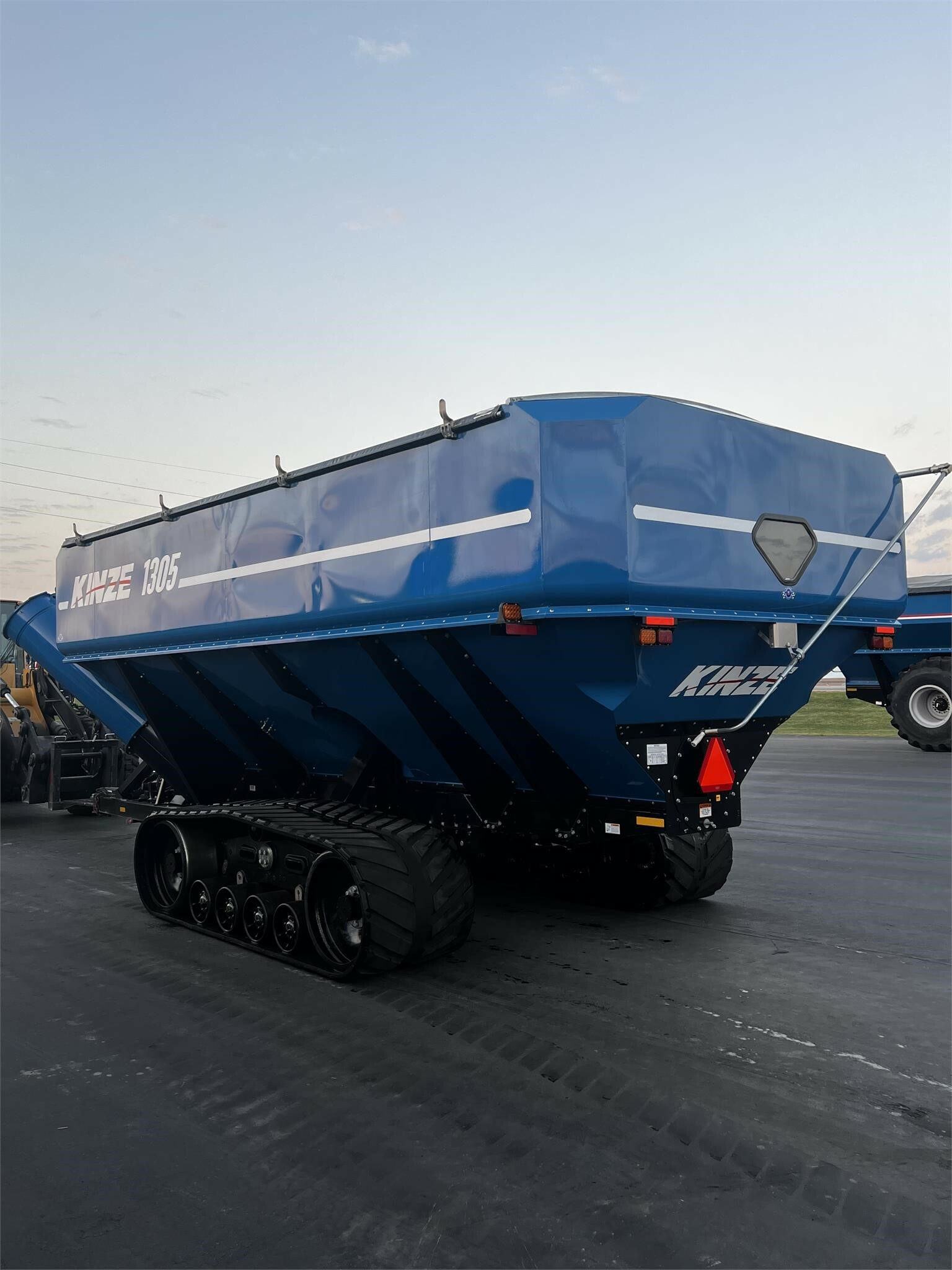 2019 Kinze 1305 Grain Cart