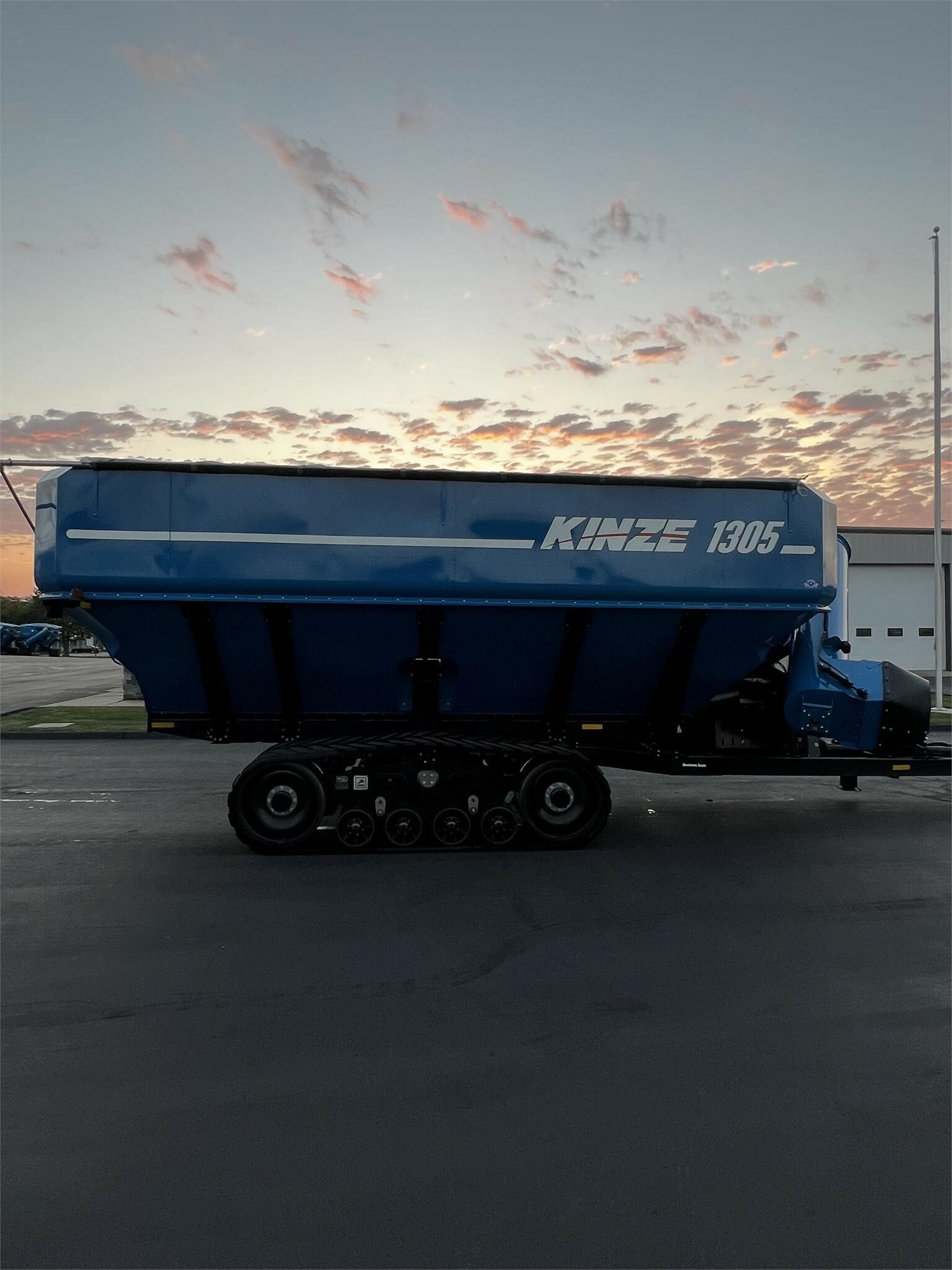 2019 Kinze 1305 Grain Cart