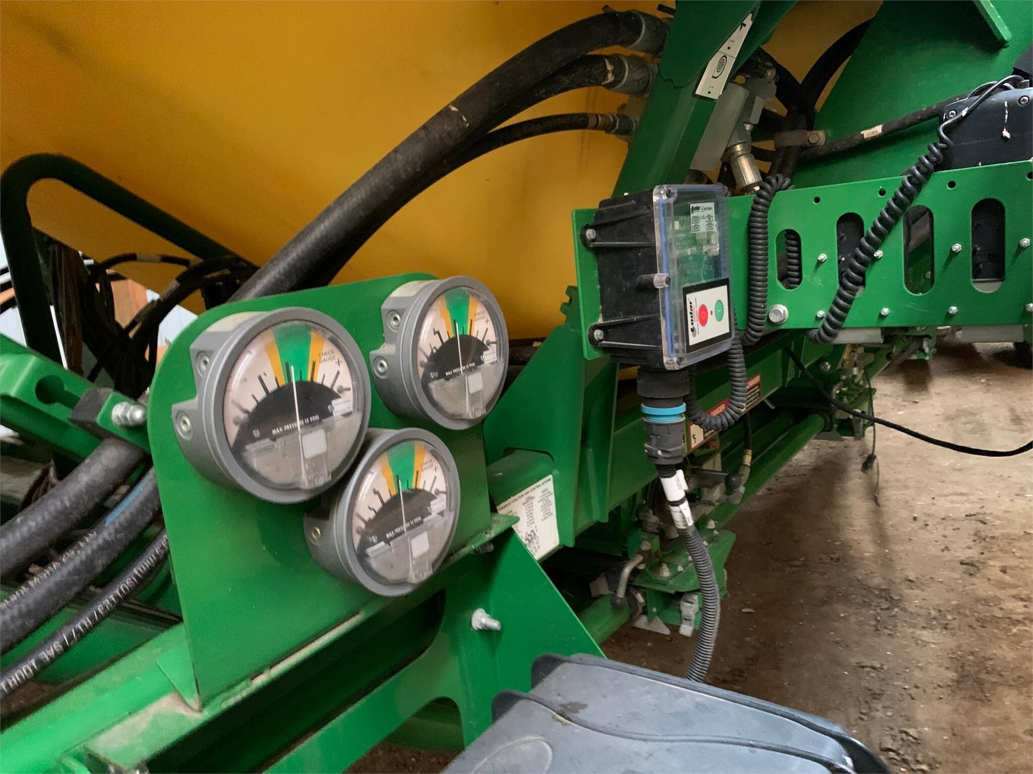 2015 John Deere 1890 Air Seeder 257,900 Machinery Pete