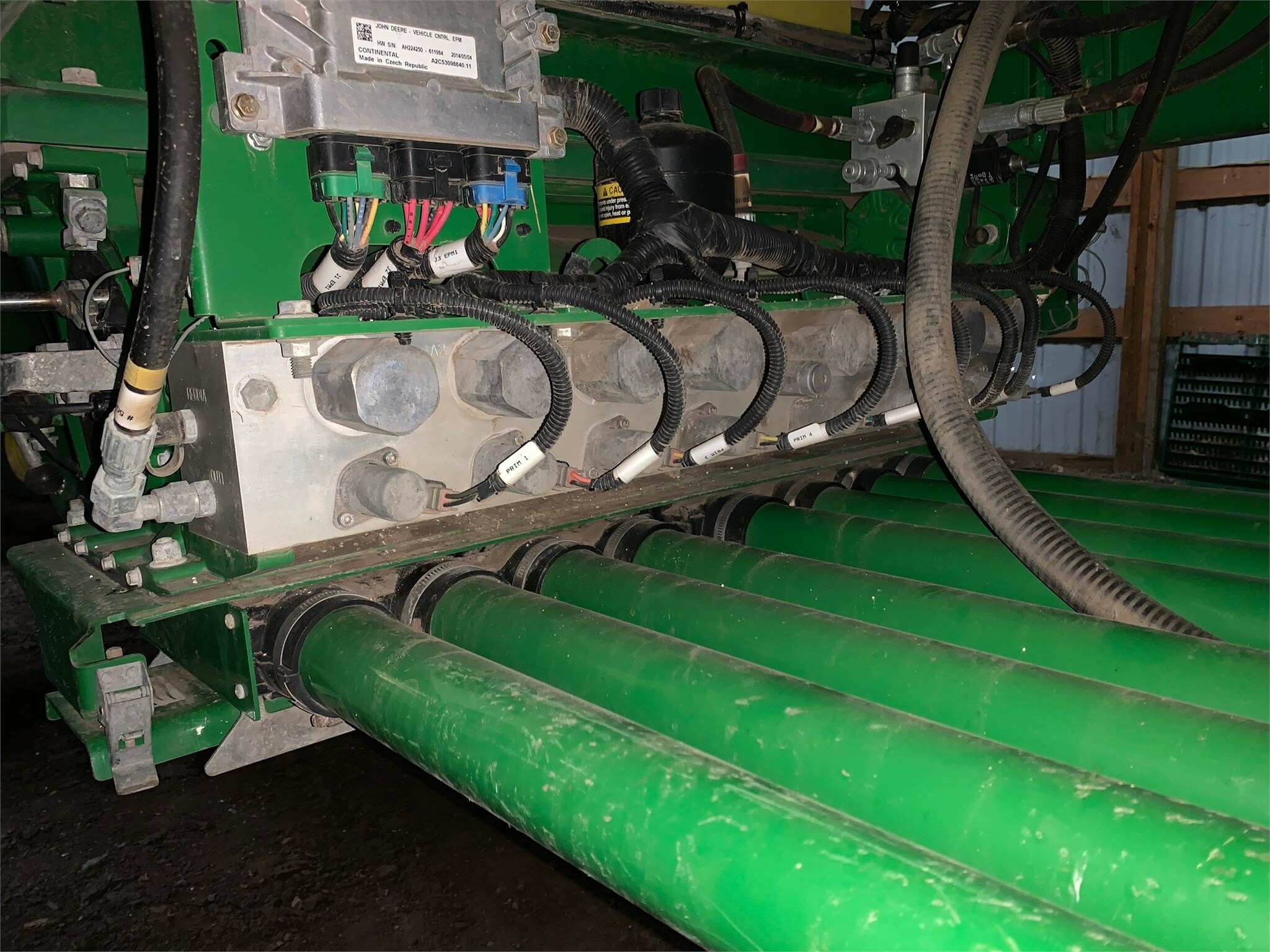 2015 John Deere 1890 Air Seeder 257,900 Machinery Pete