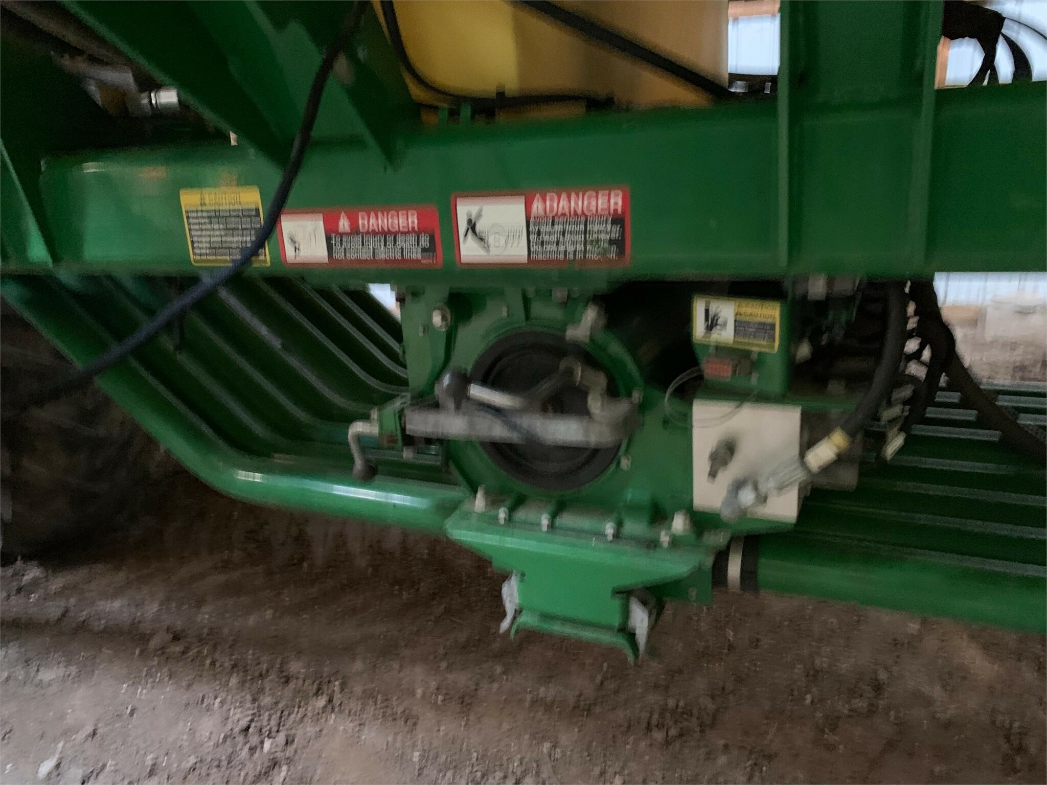 2015 John Deere 1890 Air Seeder 257,900 Machinery Pete
