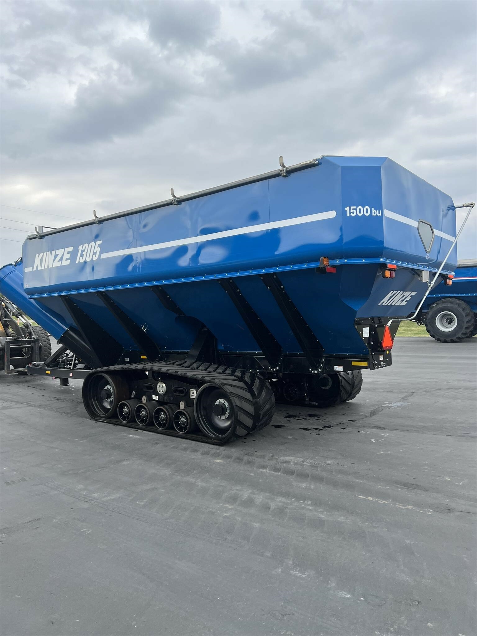 2020 Kinze 1305 Grain Cart