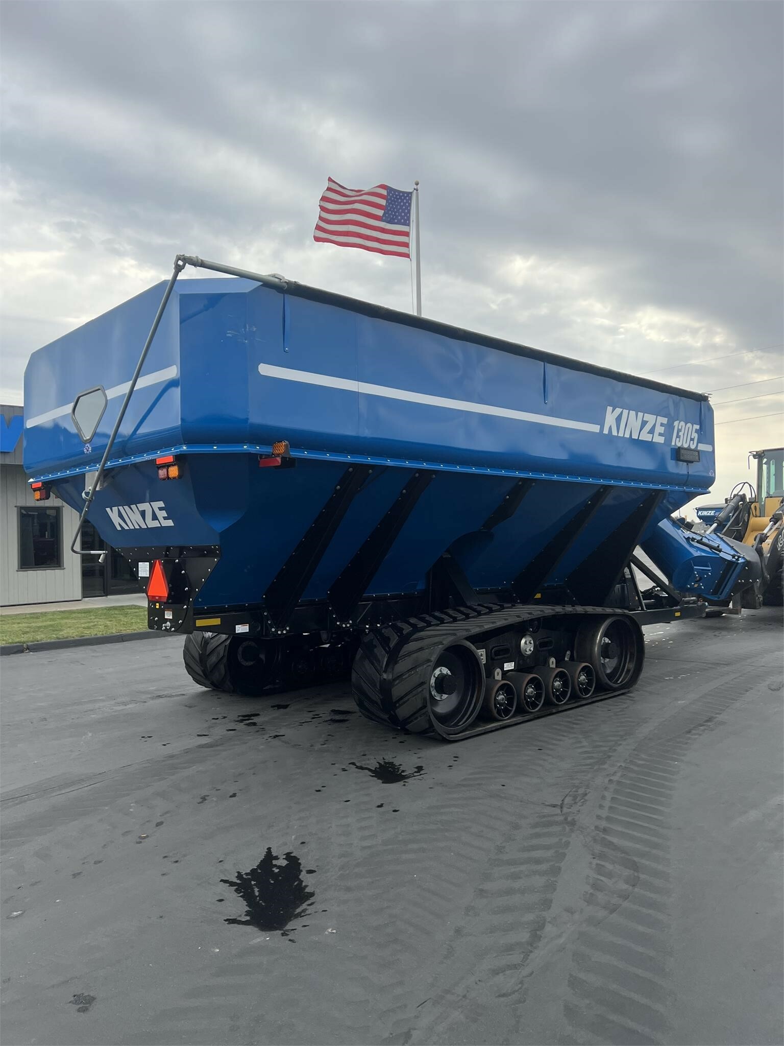2020 Kinze 1305 Grain Cart