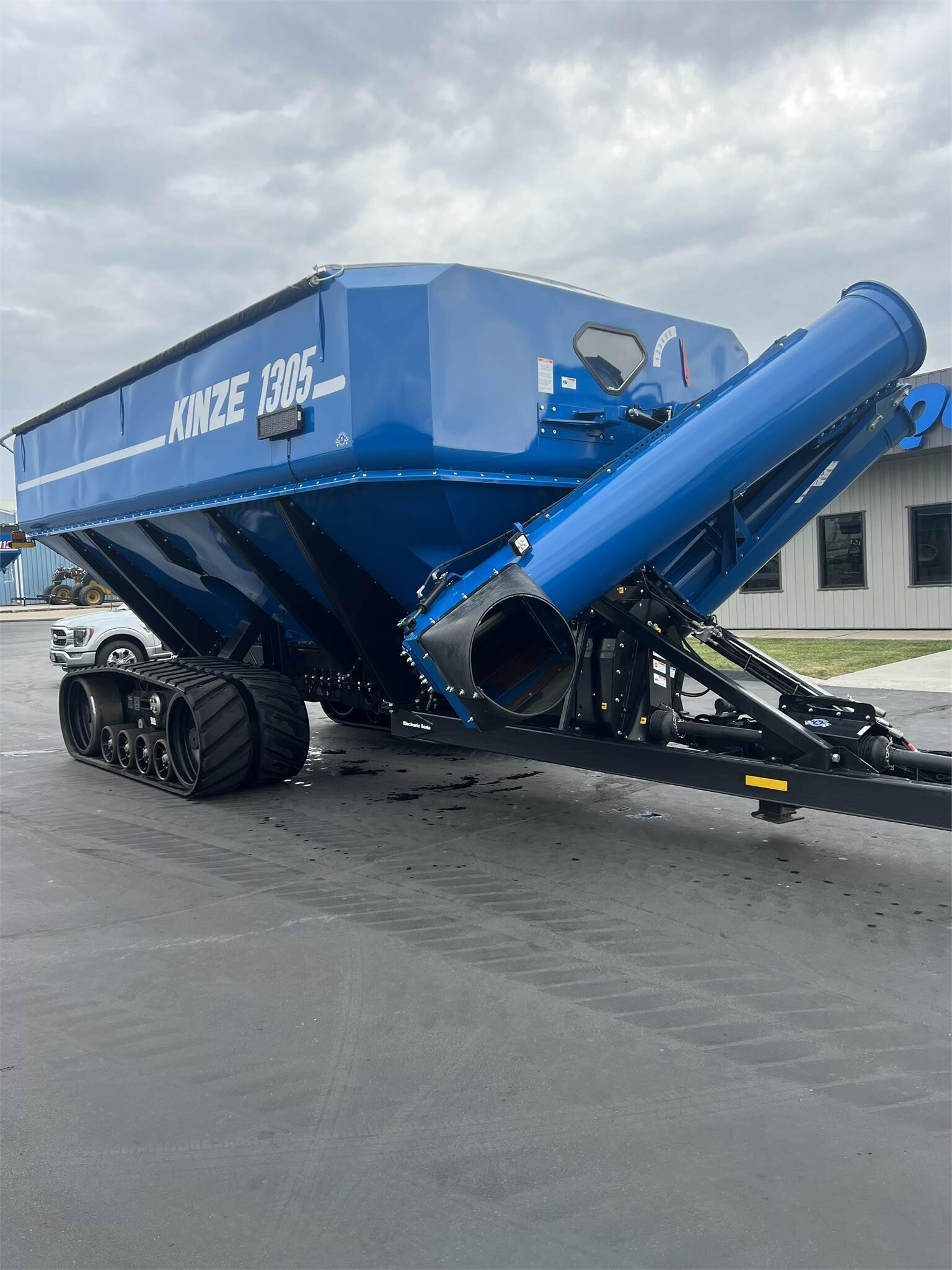 2020 Kinze 1305 Grain Cart