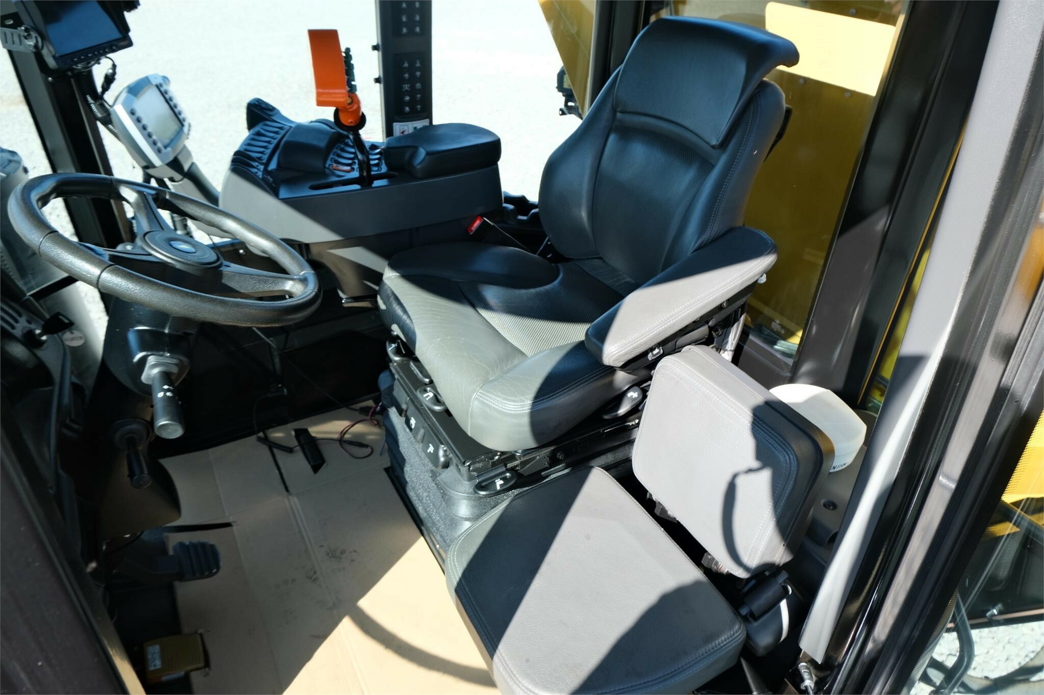 2017 Ag-Chem RoGator 1100B Self-Propelled Sprayer