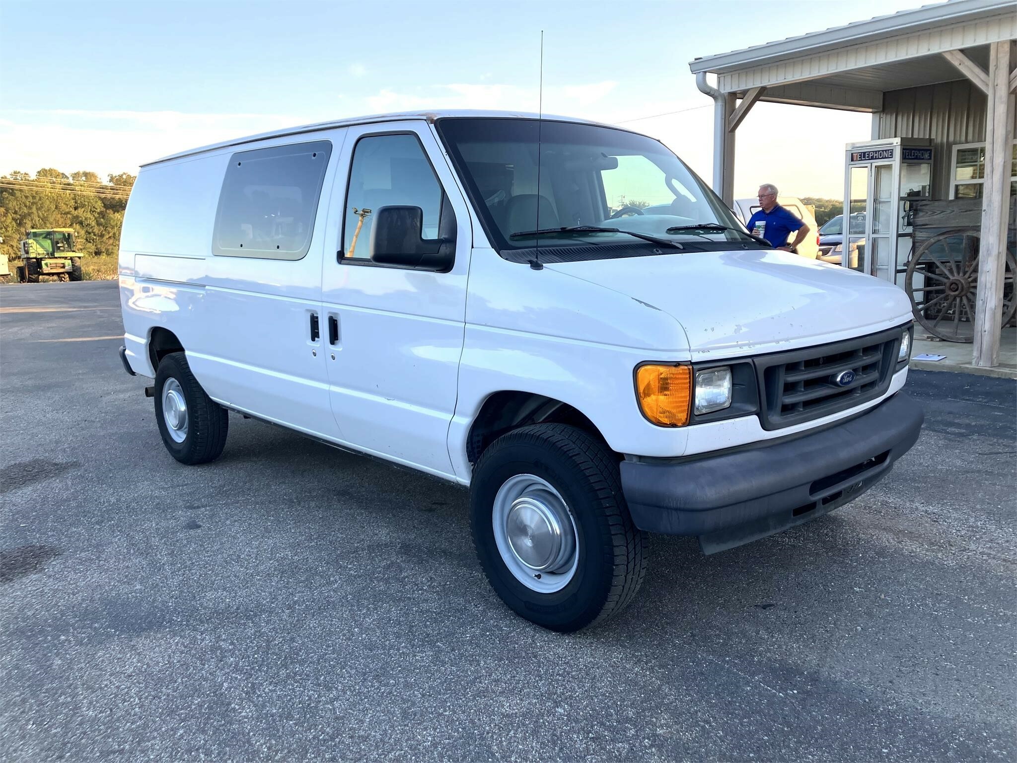 2006 Ford ECONOLINE 350 Box Trucks/Trailer