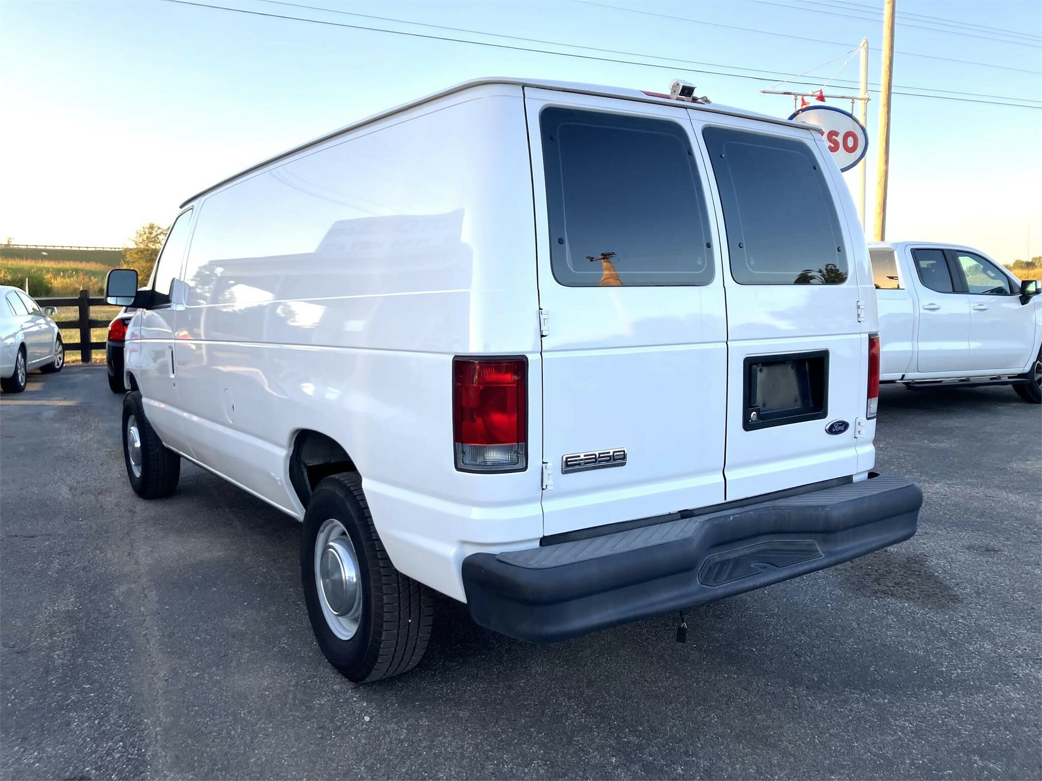 2006 Ford ECONOLINE 350 Box Trucks/Trailer