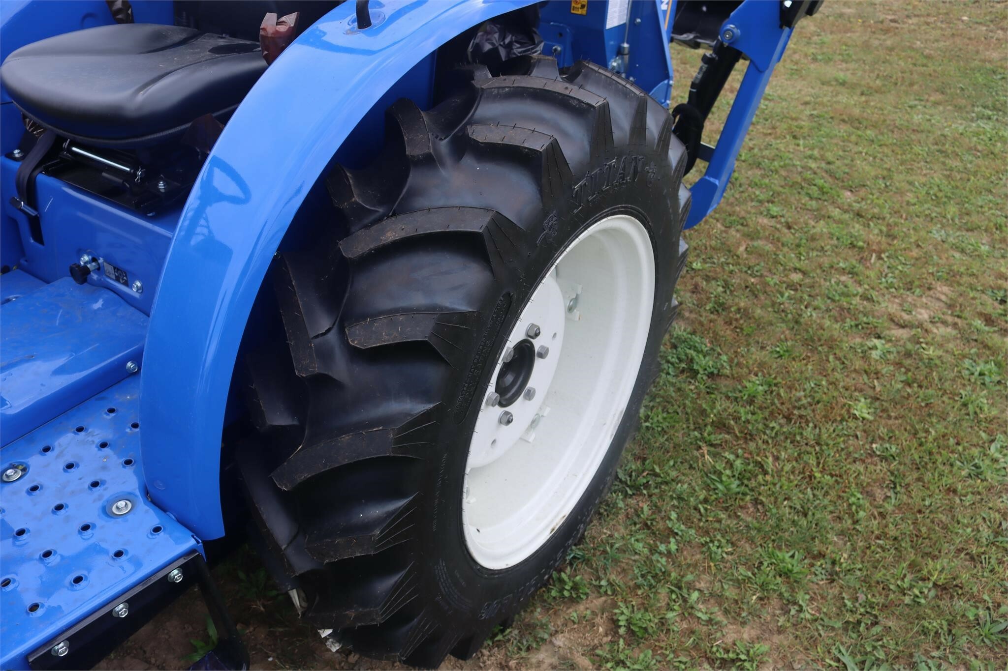  New Holland Workmaster 25 Tractor