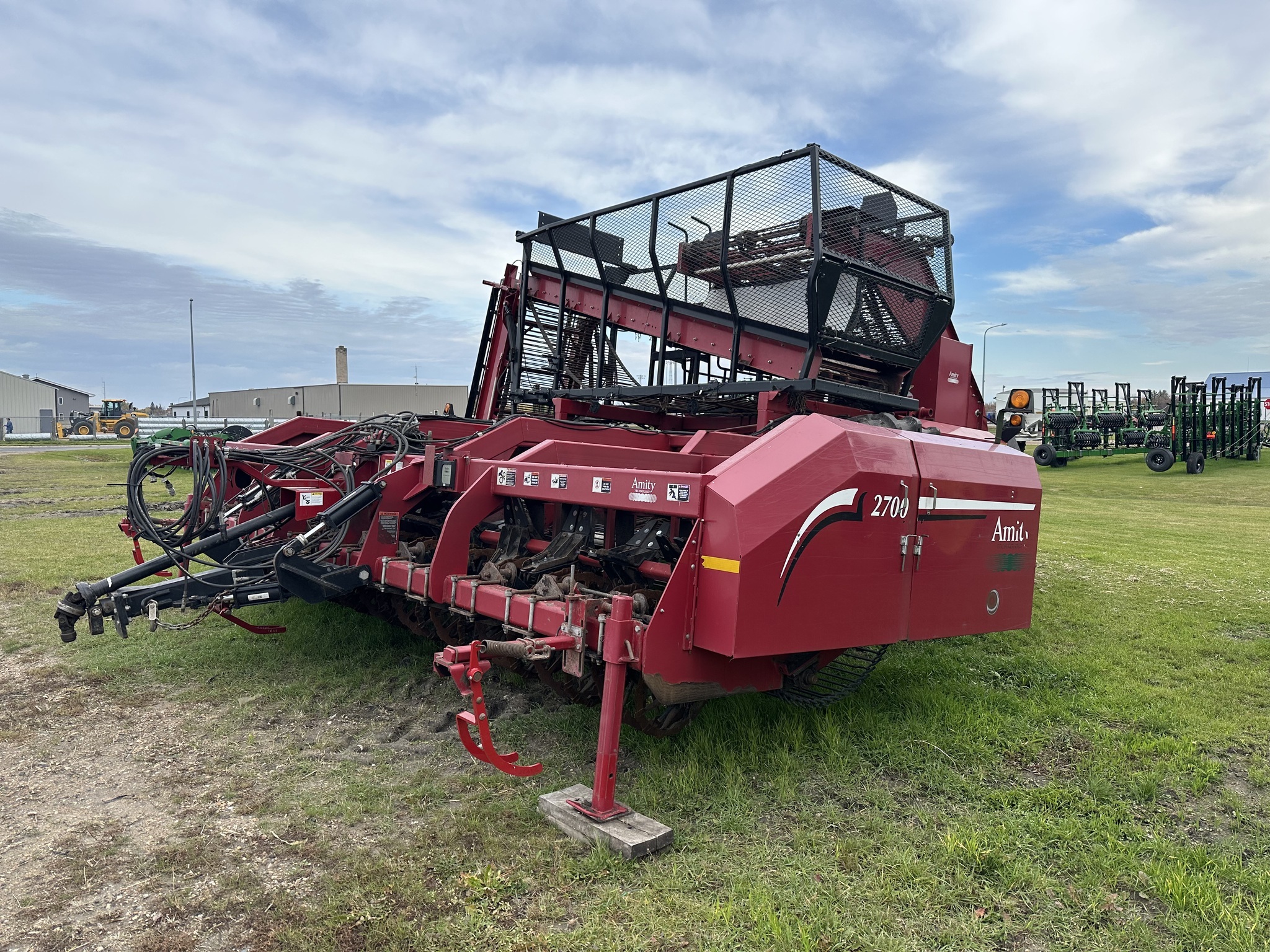 2012 Amity 2700 Beet Equipment
