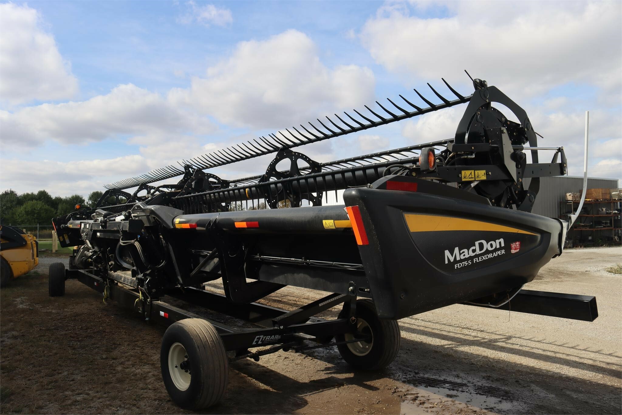 2016 MacDon FD75 Platform