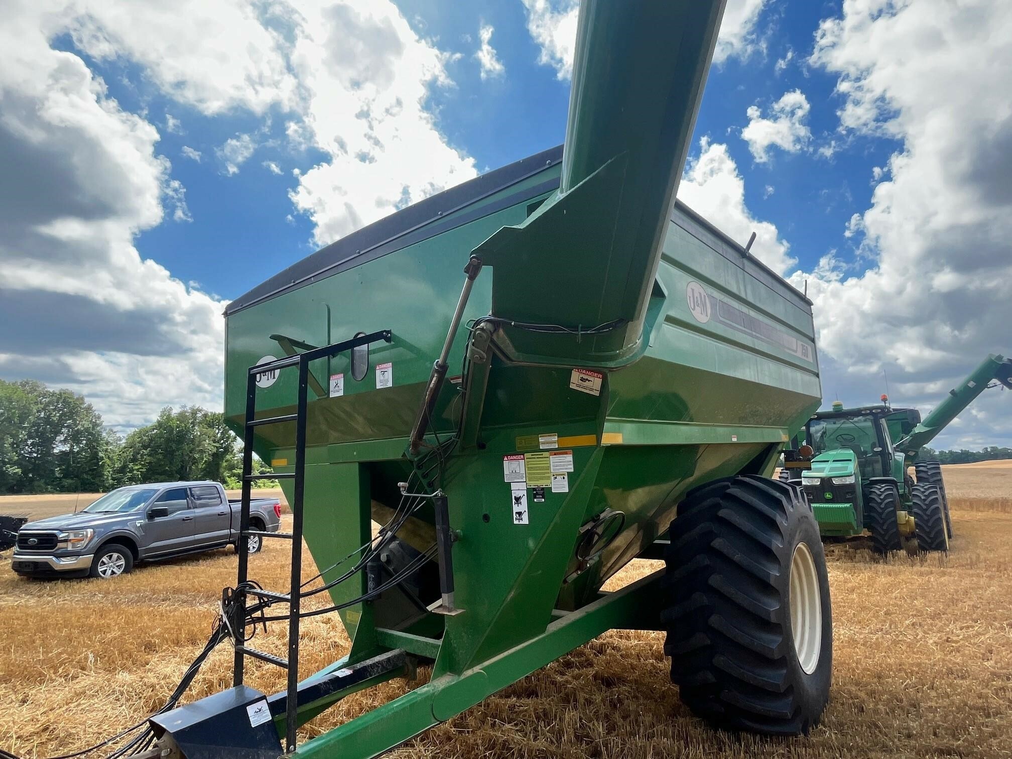 2012 J&M 750-18 Grain Cart