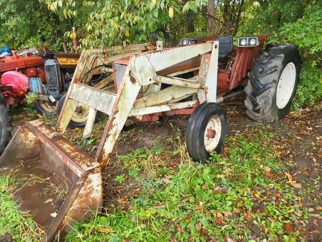  International Harvester 574 Tractor