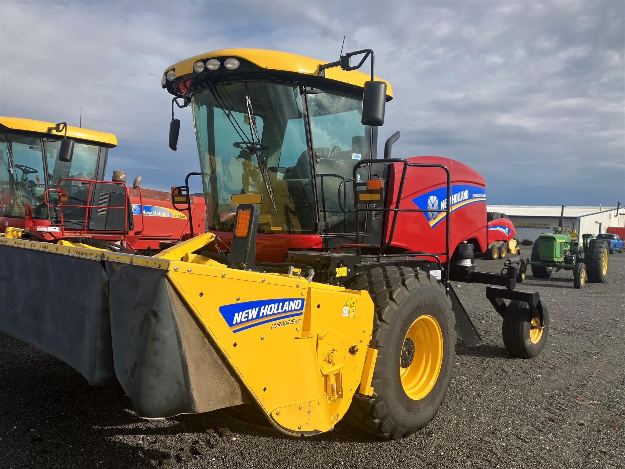 2019 New Holland Speedrower 260 SelfPropelled Windrowers and Swather