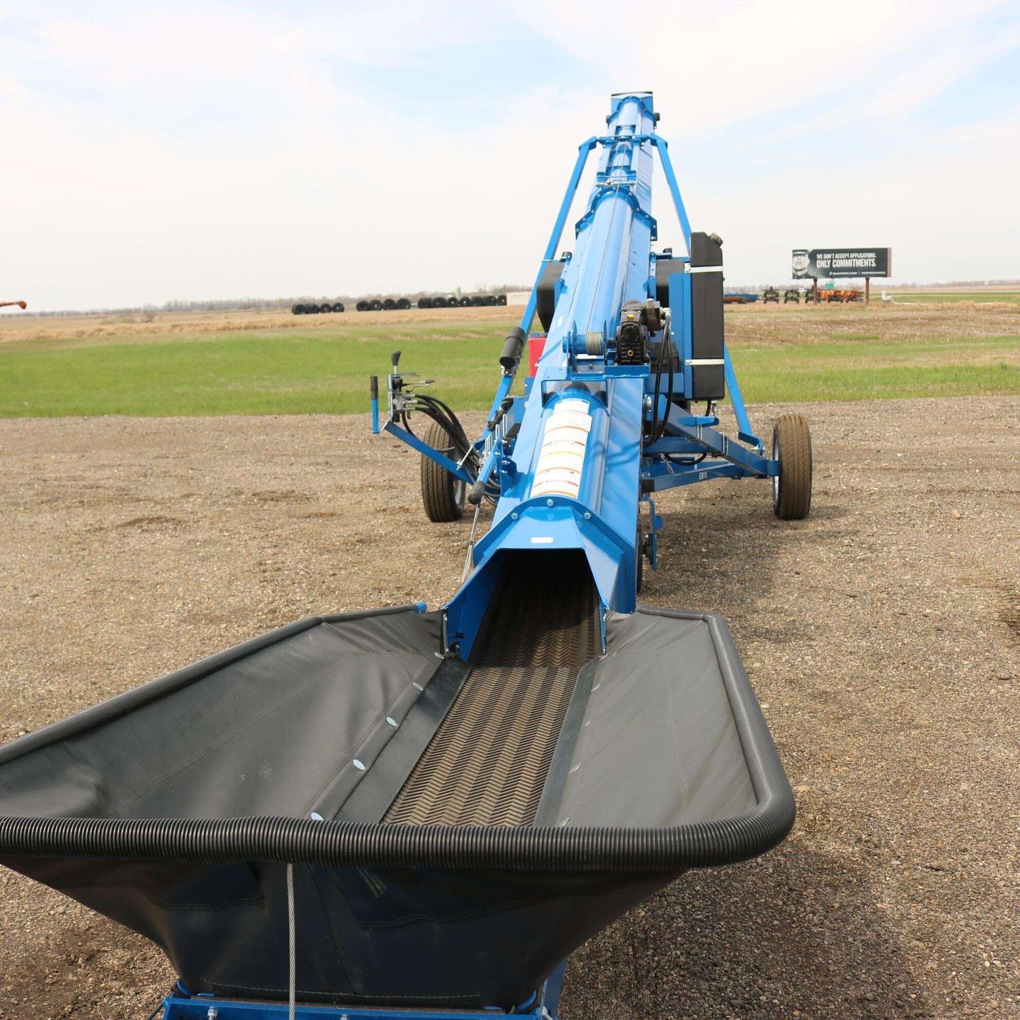 2025 Brandt 1547LP+ Augers and Conveyor