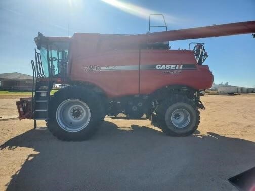 2010 Case IH 7120 Combine