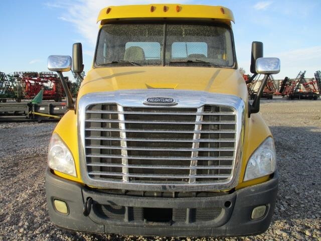 2011 Freightliner Cascadia 125 Semi Trucks/Trailer