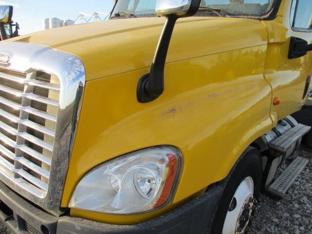 2011 Freightliner Cascadia 125 Semi Trucks/Trailer
