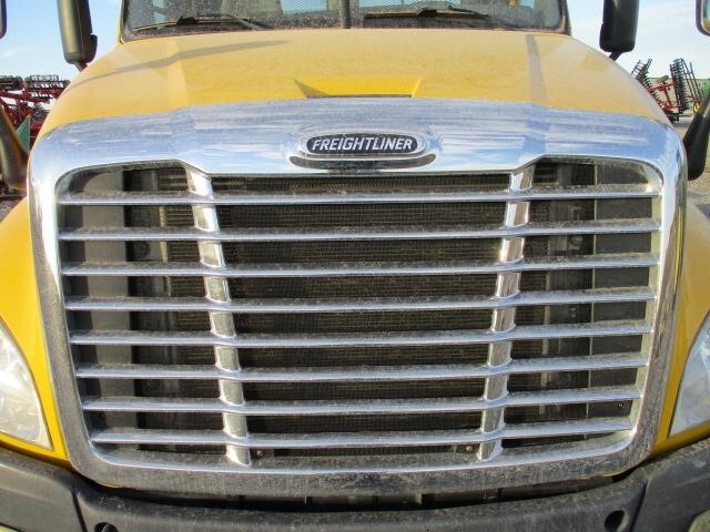 2011 Freightliner Cascadia 125 Semi Trucks/Trailer