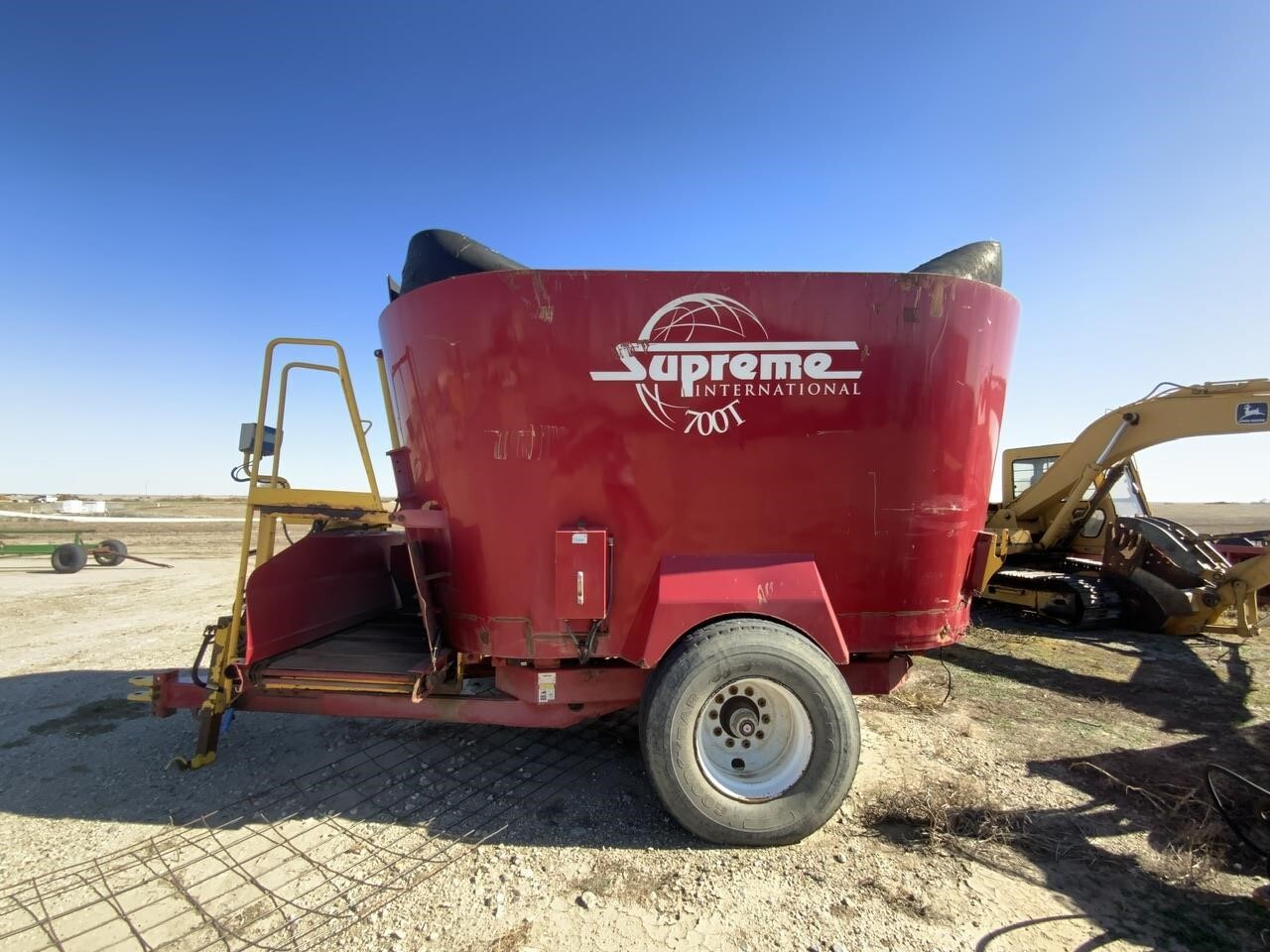  Supreme International 700T Grinders and Mixer