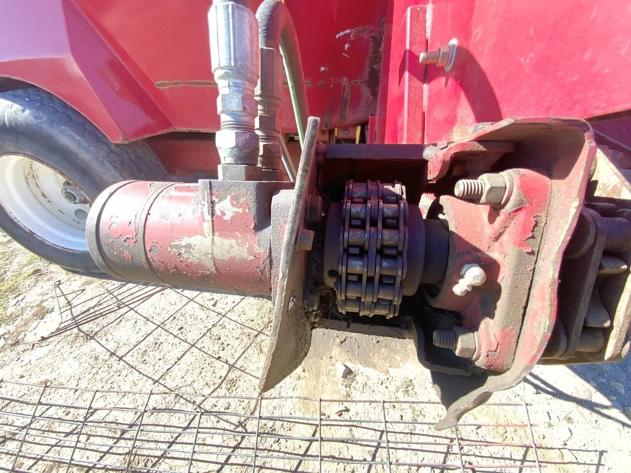  Supreme International 700T Grinders and Mixer