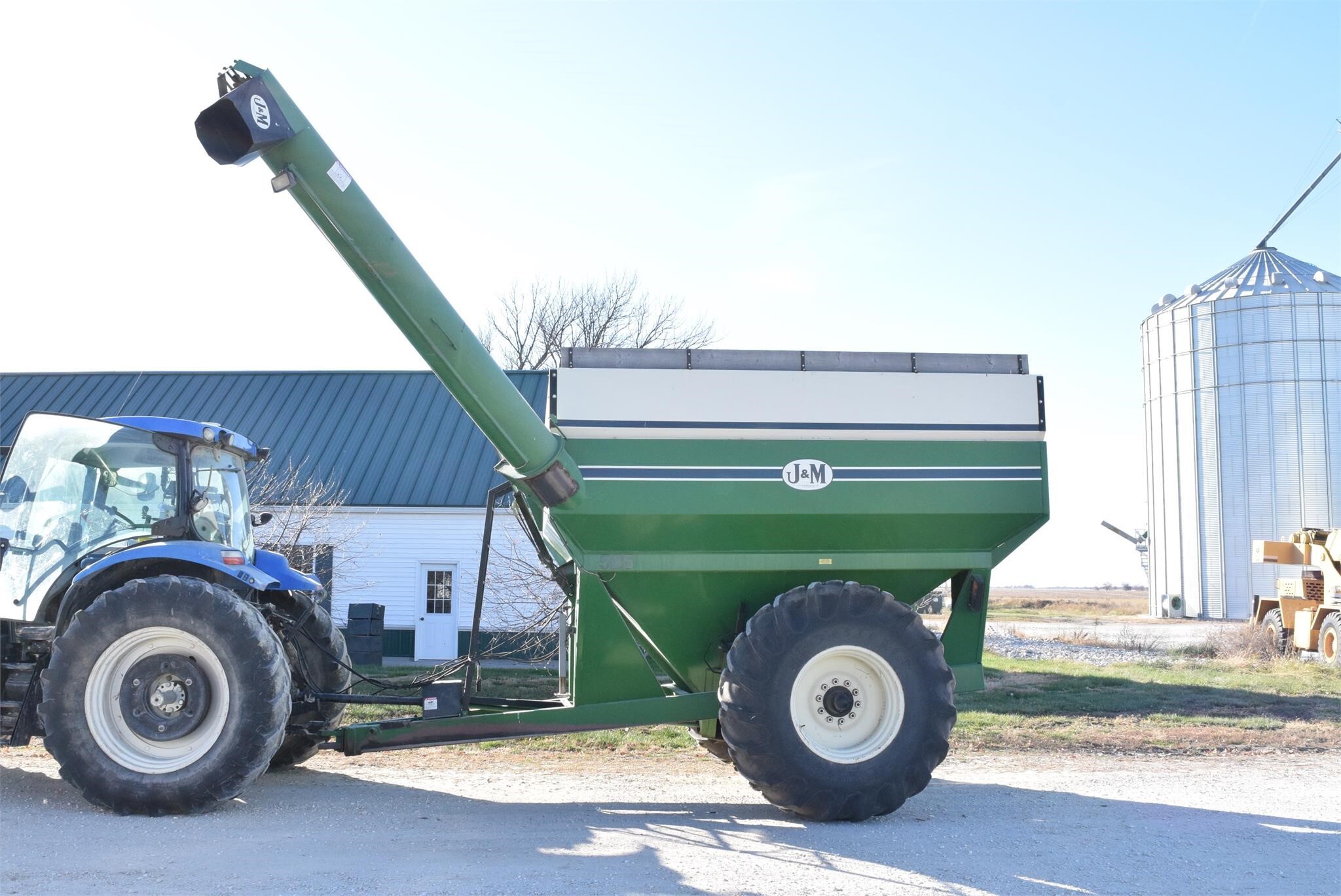  J&M 525-14 Grain Cart