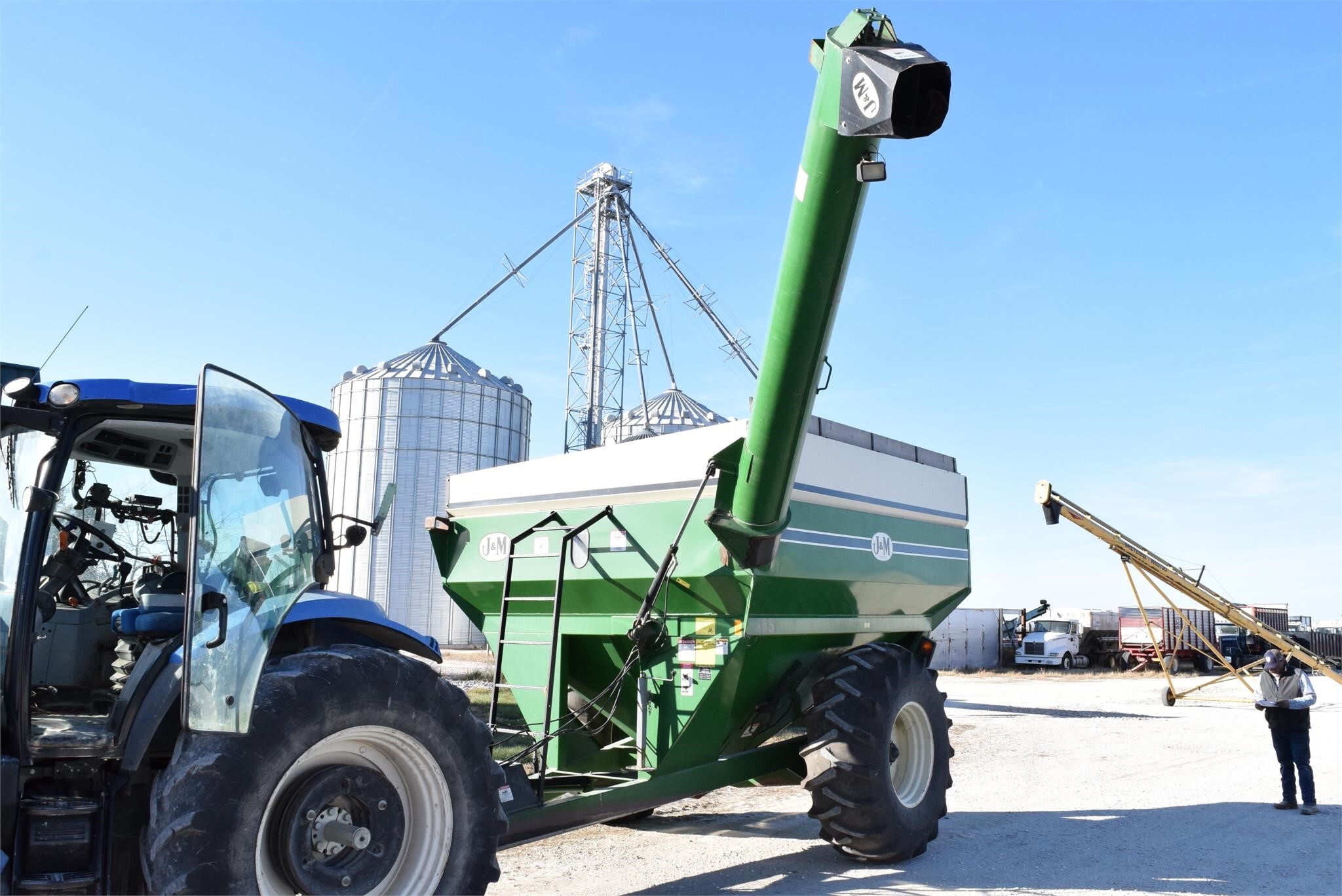  J&M 525-14 Grain Cart