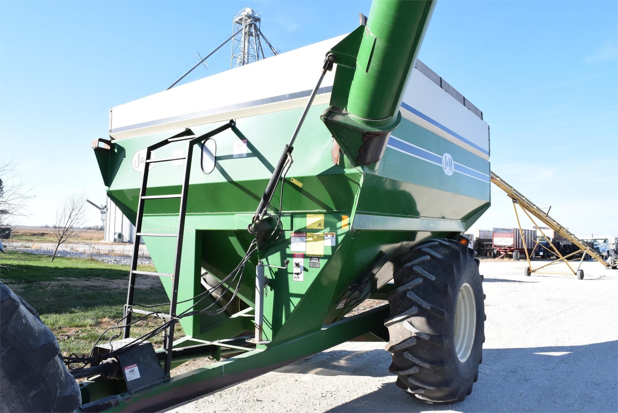 J&M 525-14 Grain Cart