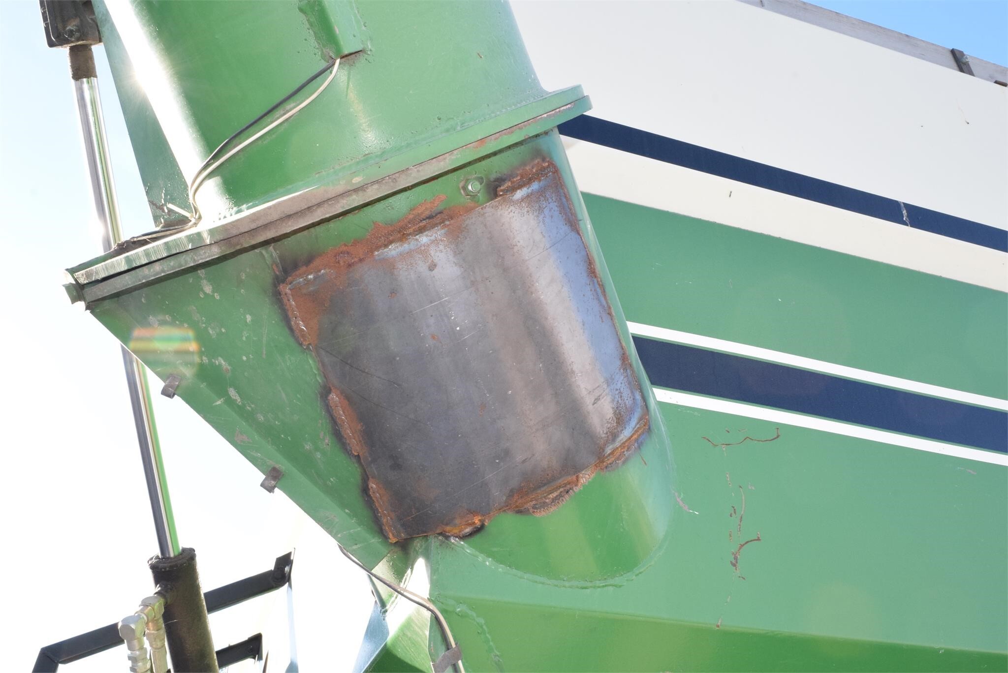  J&M 525-14 Grain Cart