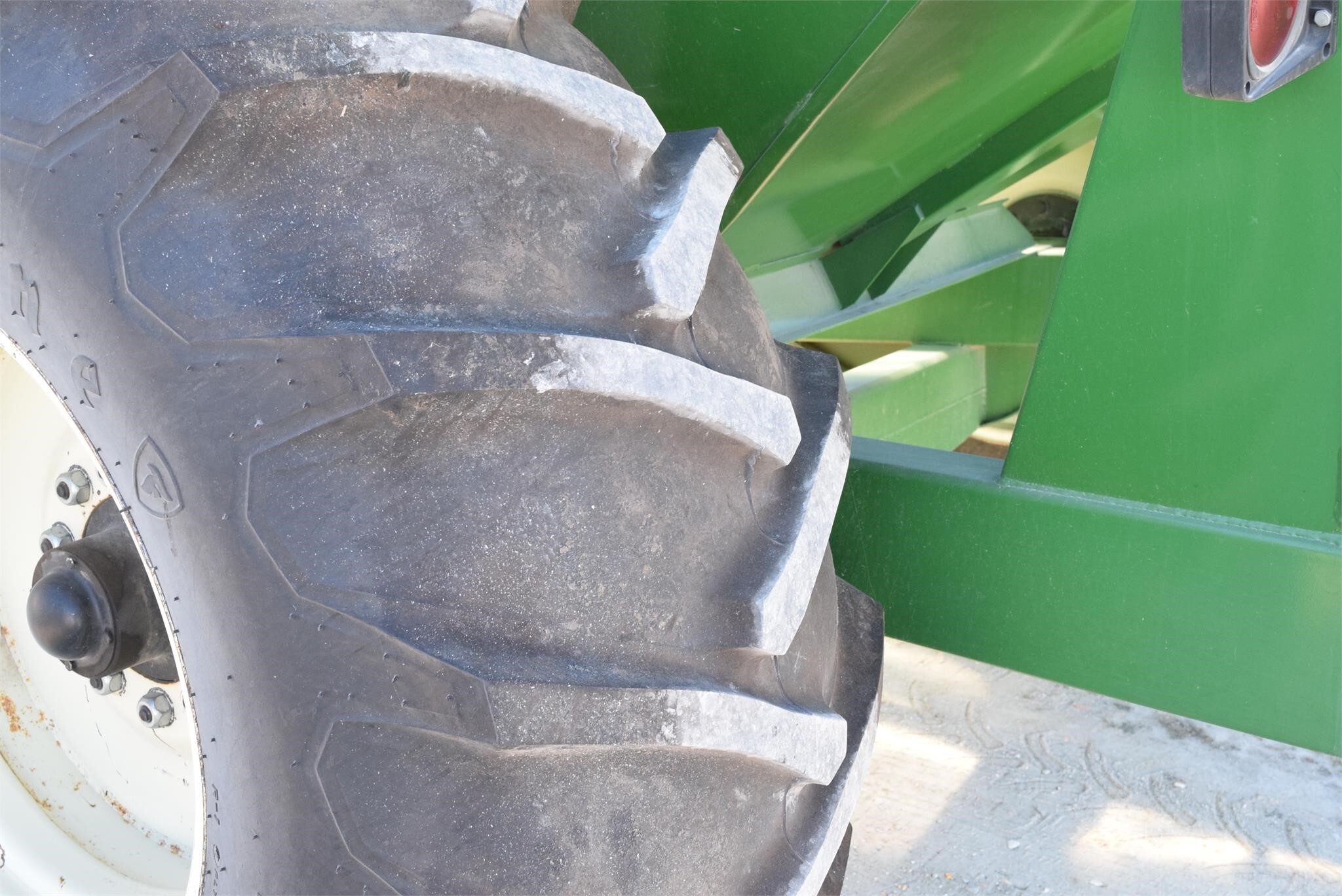  J&M 525-14 Grain Cart