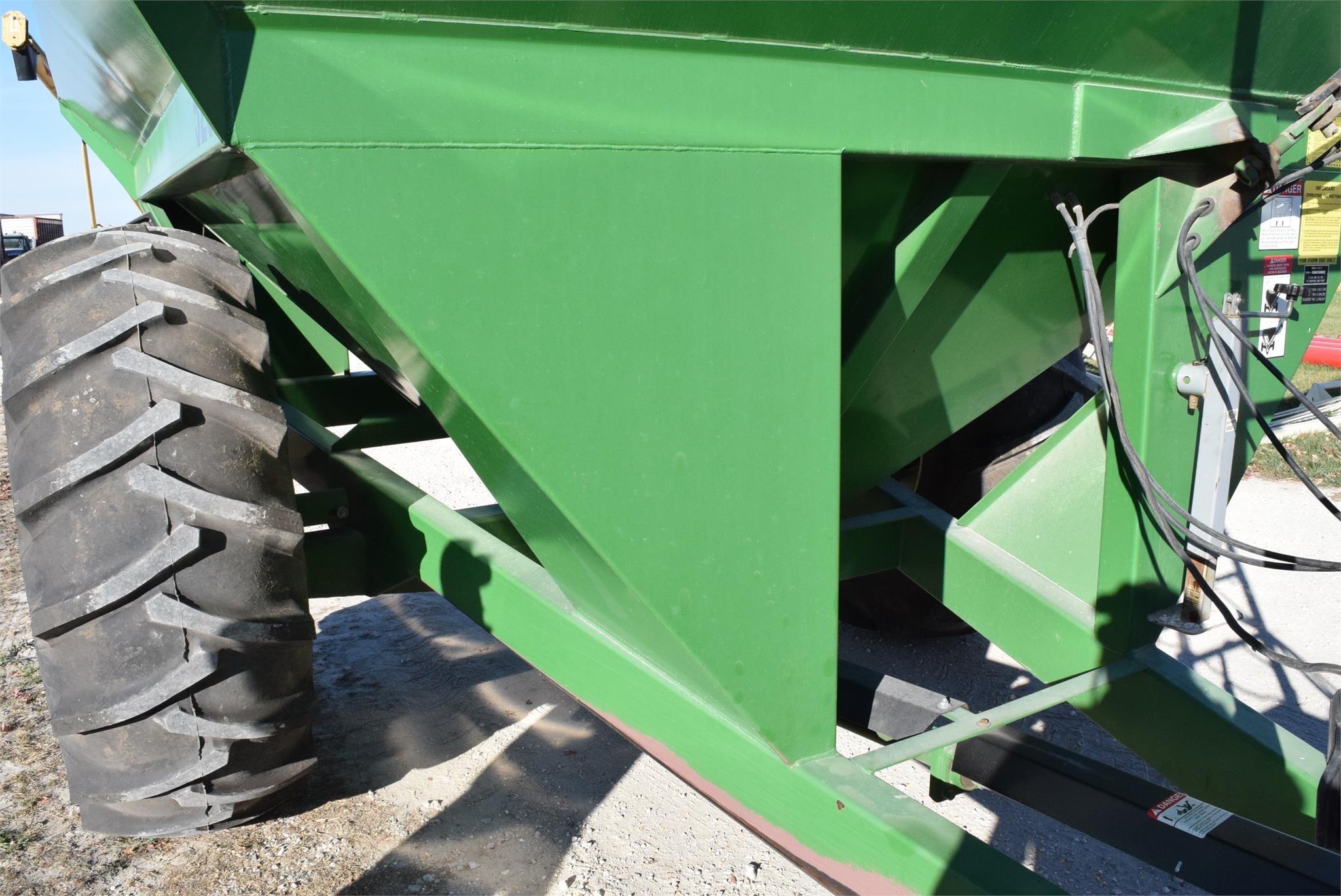  J&M 525-14 Grain Cart