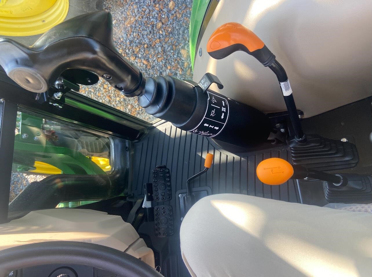 2022 John Deere 5075E Tractor