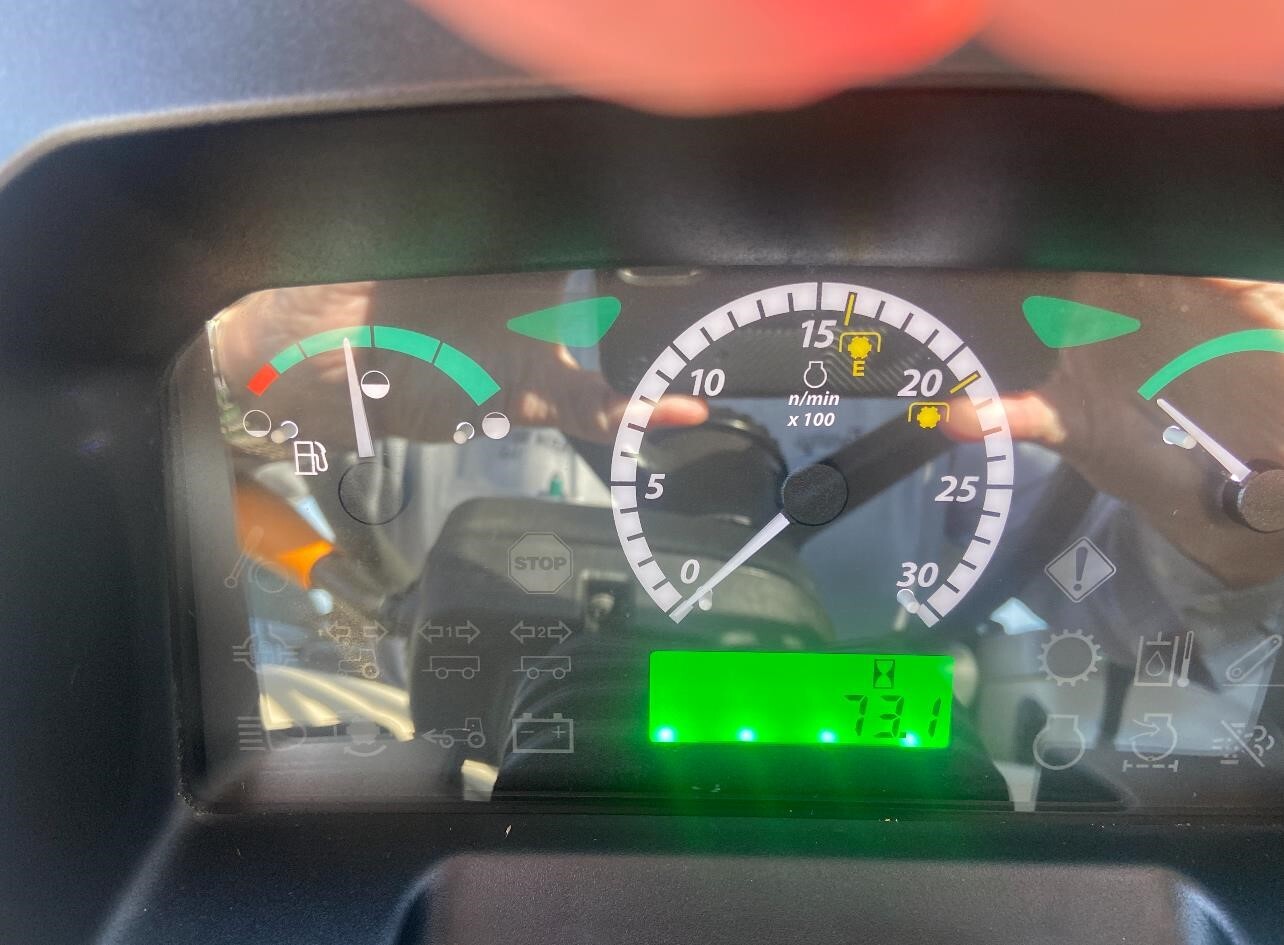 2022 John Deere 5075E Tractor