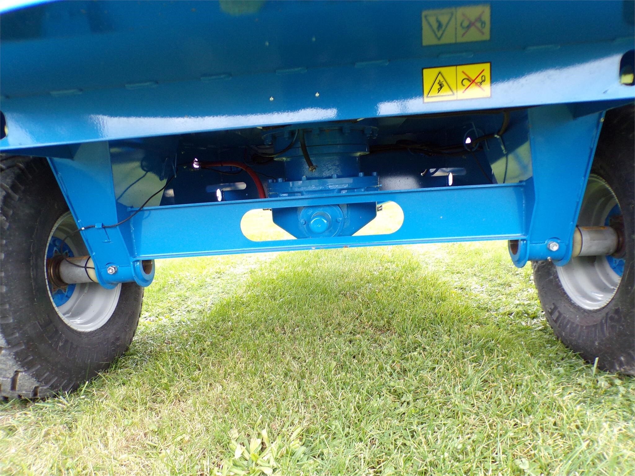 2025 Patz 800 SERIES II 350 Feed Wagon