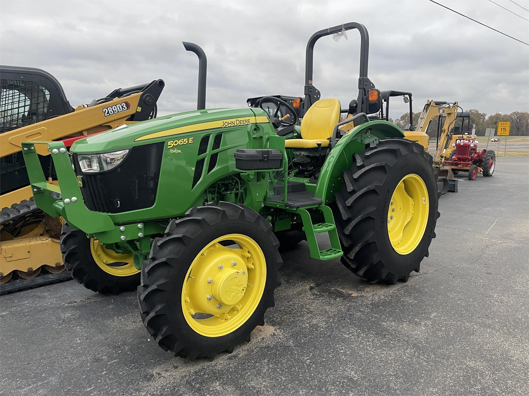 2022 John Deere 5065E Tractor 33,500 Machinery Pete