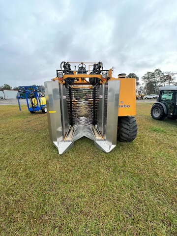  Oxbo 8000 Blueberry Harvester Orchard / Vineyard Equipment