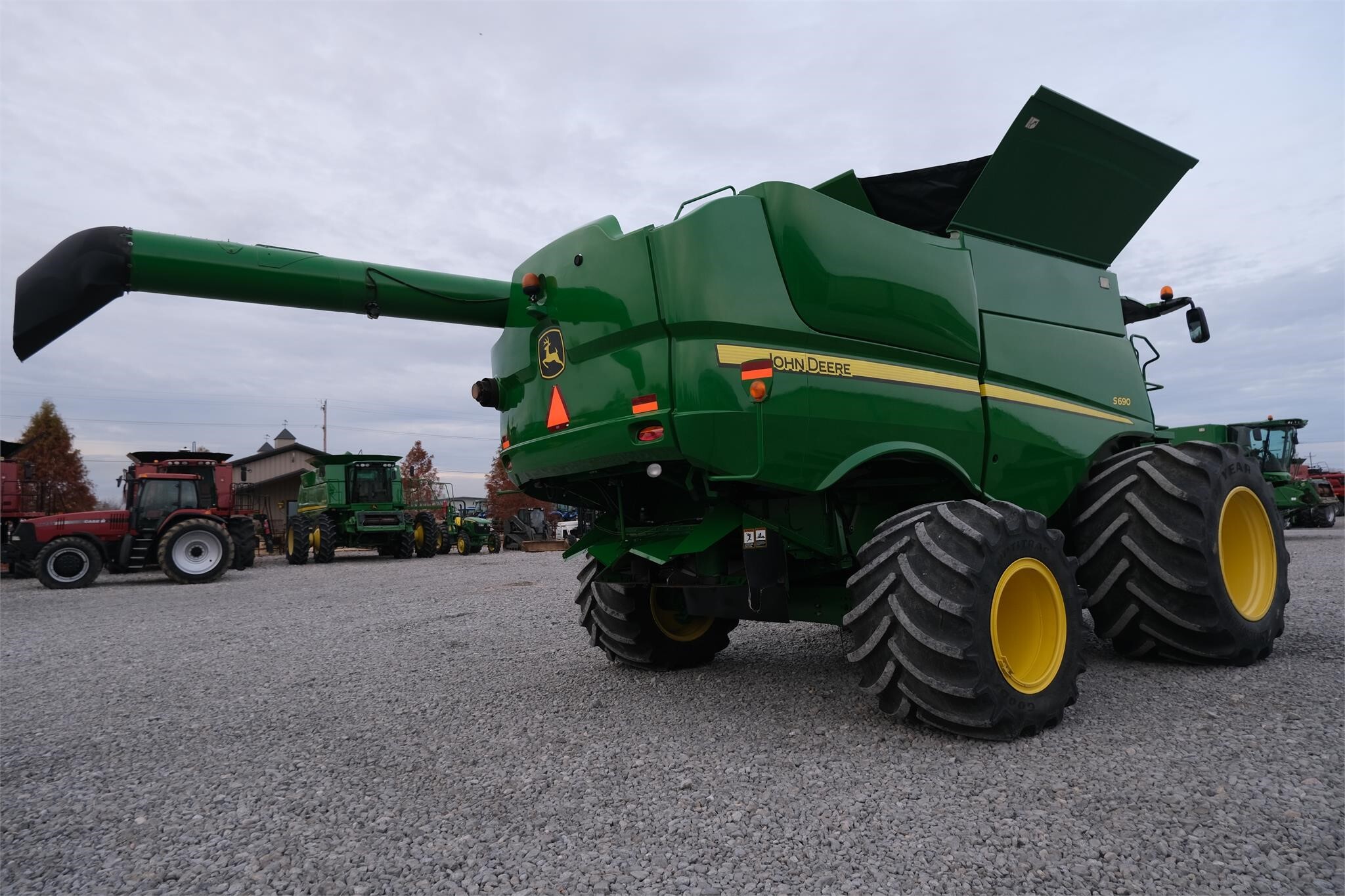 2012 John Deere S690 Combine