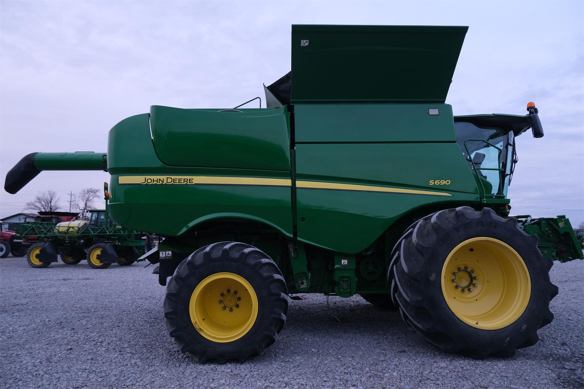 2012 John Deere S690 Combine
