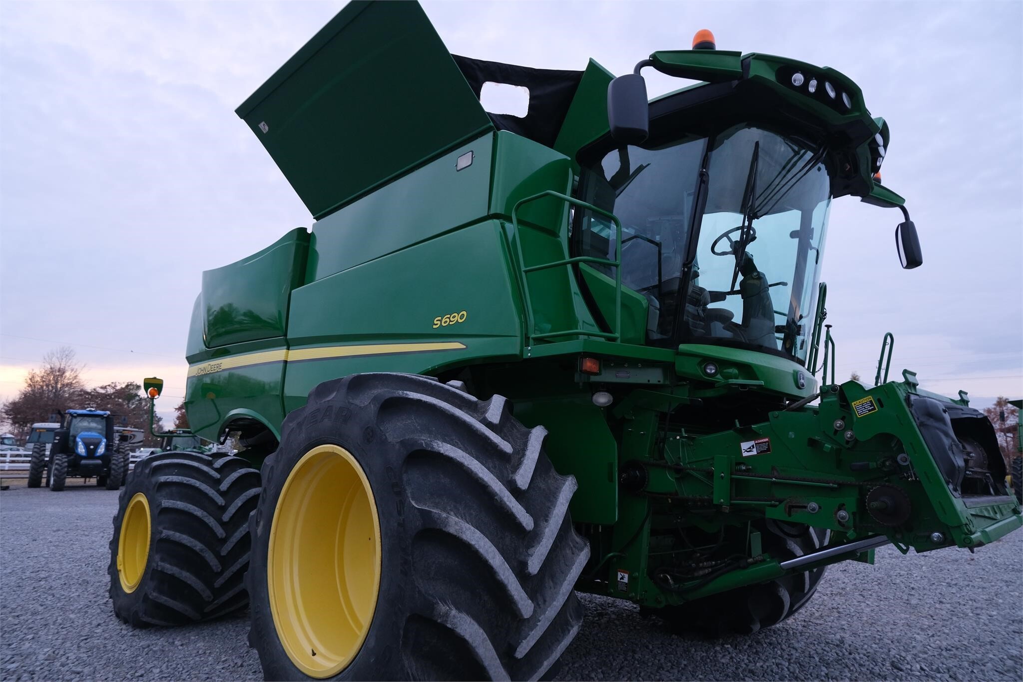 2012 John Deere S690 Combine